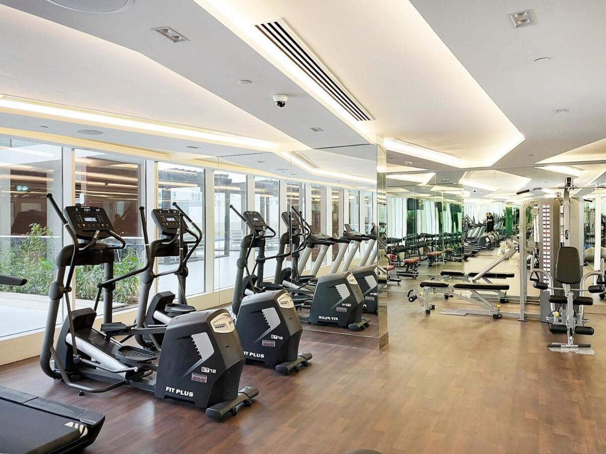 Apartment Chic With Gym, Sauna, Pool & Tennis Court *