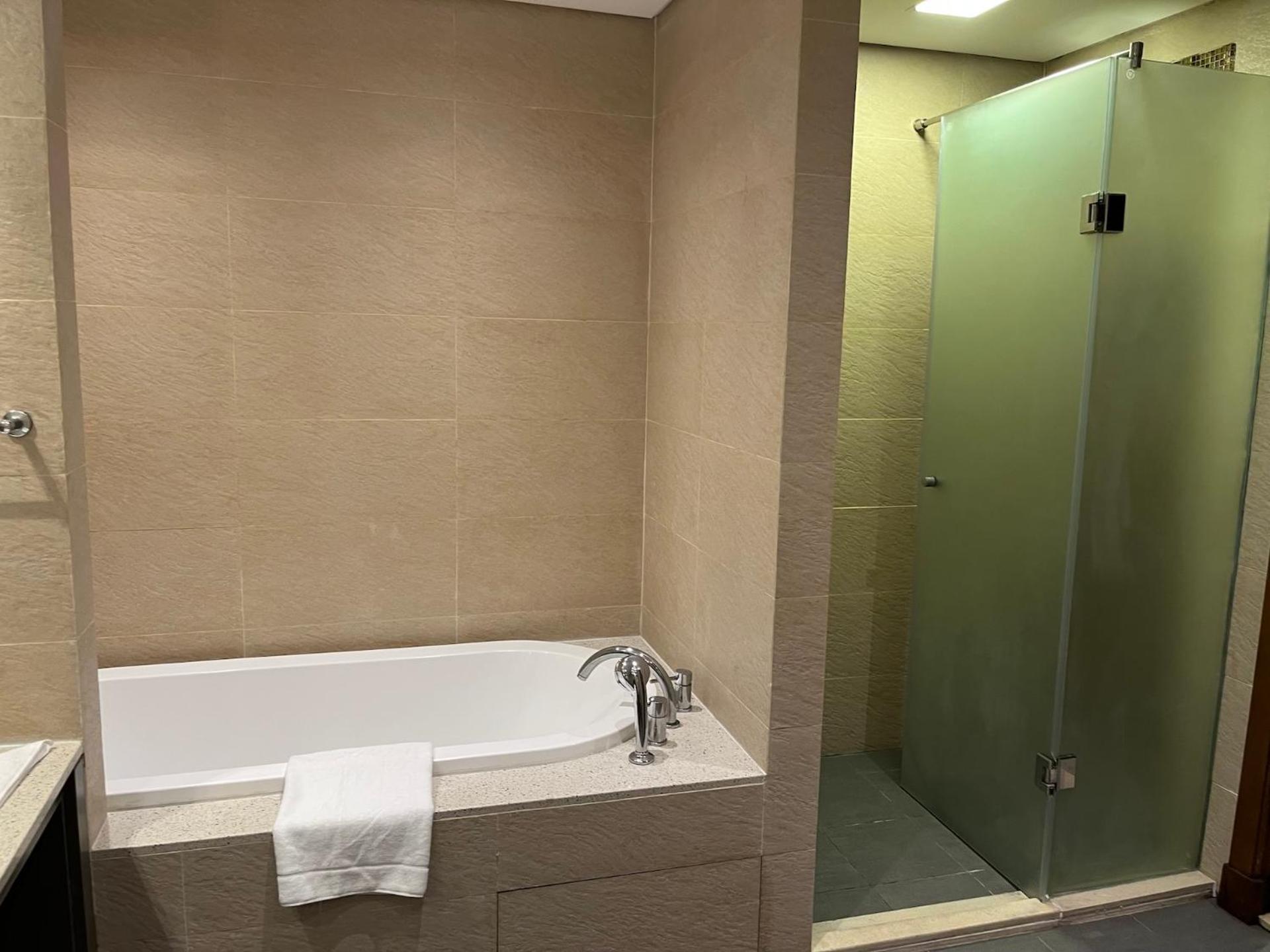 Luxury Sea View Near Five Palm - 2 Bedrooms - Pool - Gym Apartment Dubai