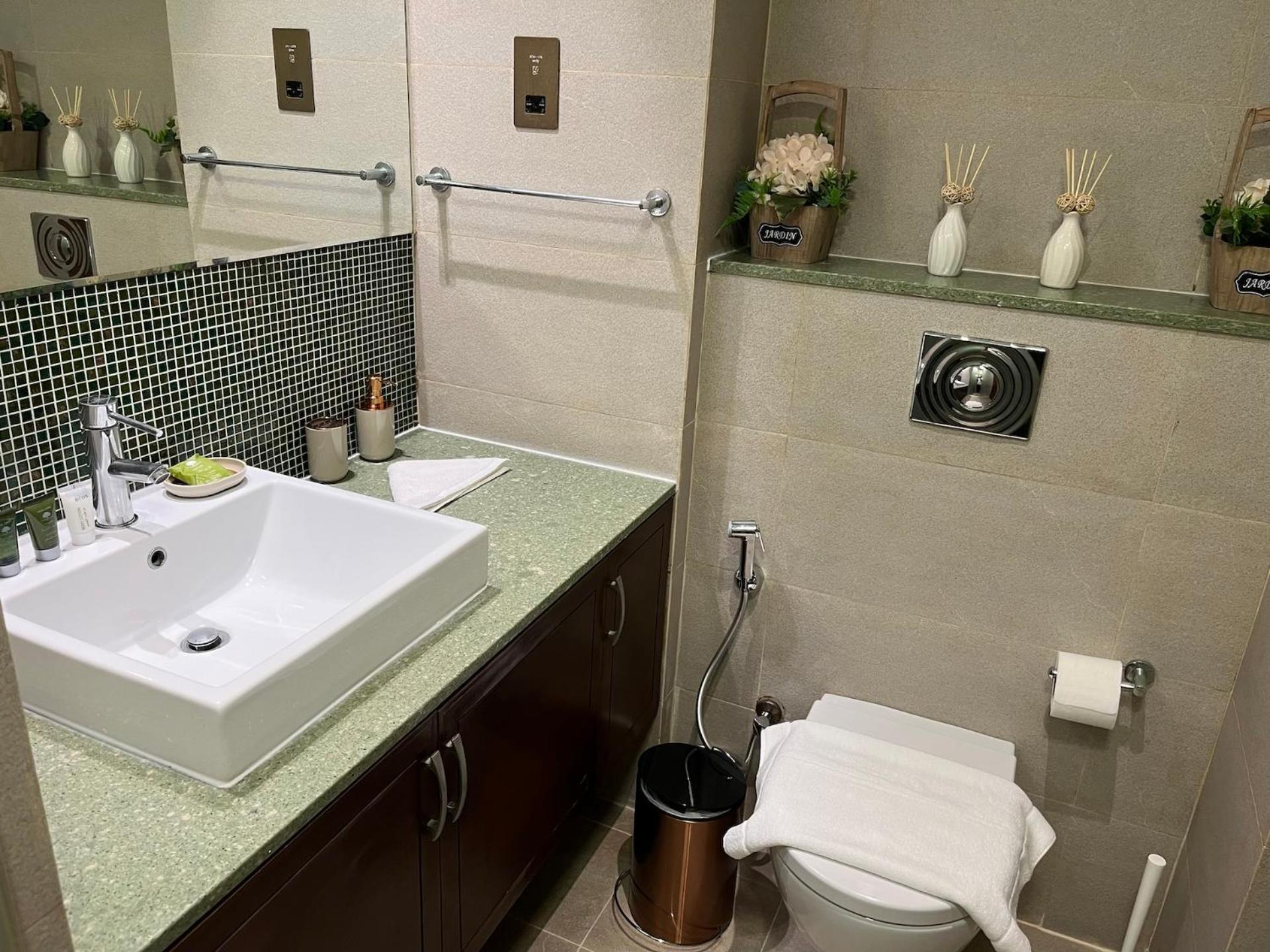 Luxury Sea View Near Five Palm - 2 Bedrooms - Pool - Gym * Dubai