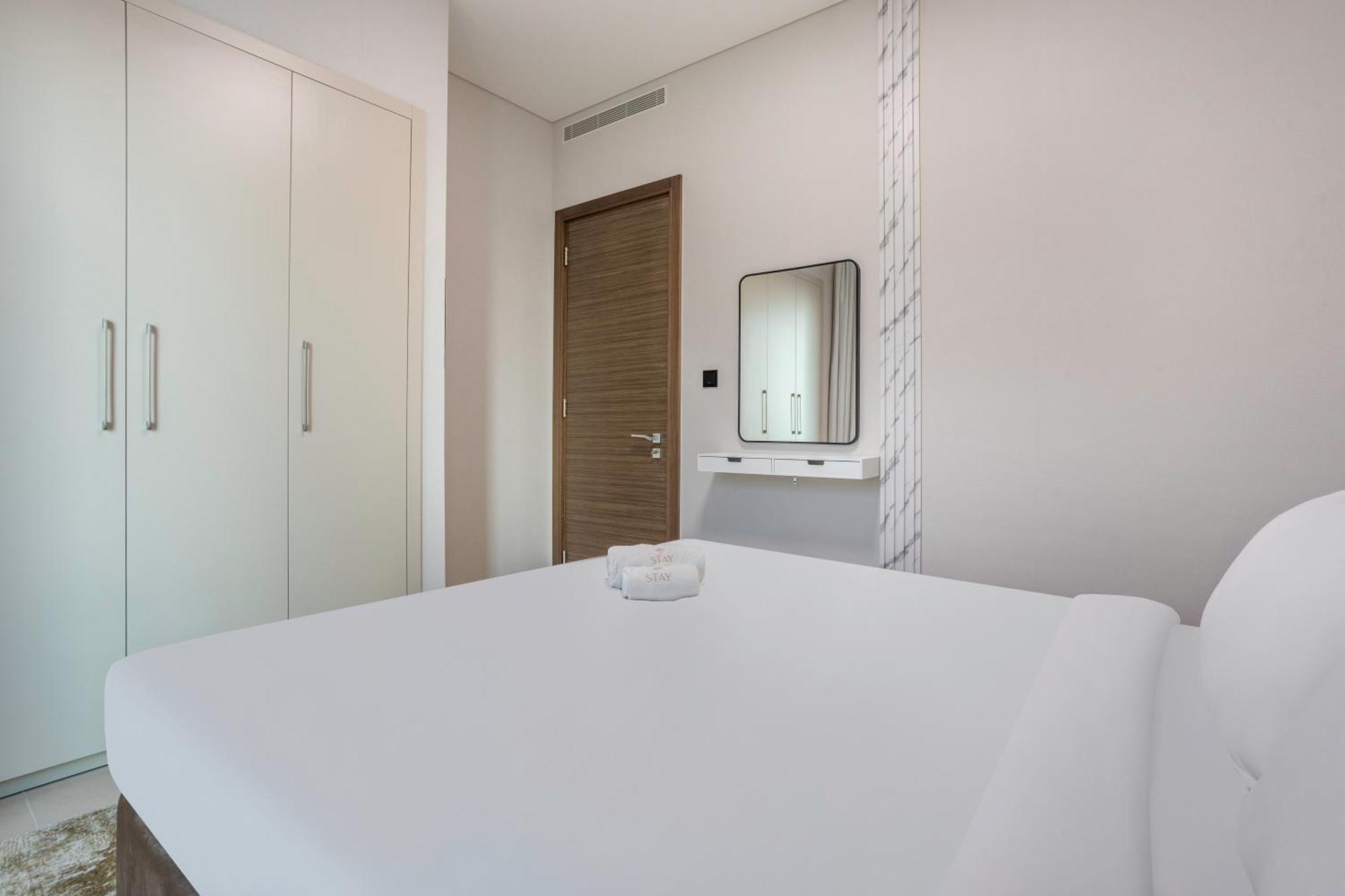 By Latinem Luxury 1br Study Cv A2712 Near Downtown *