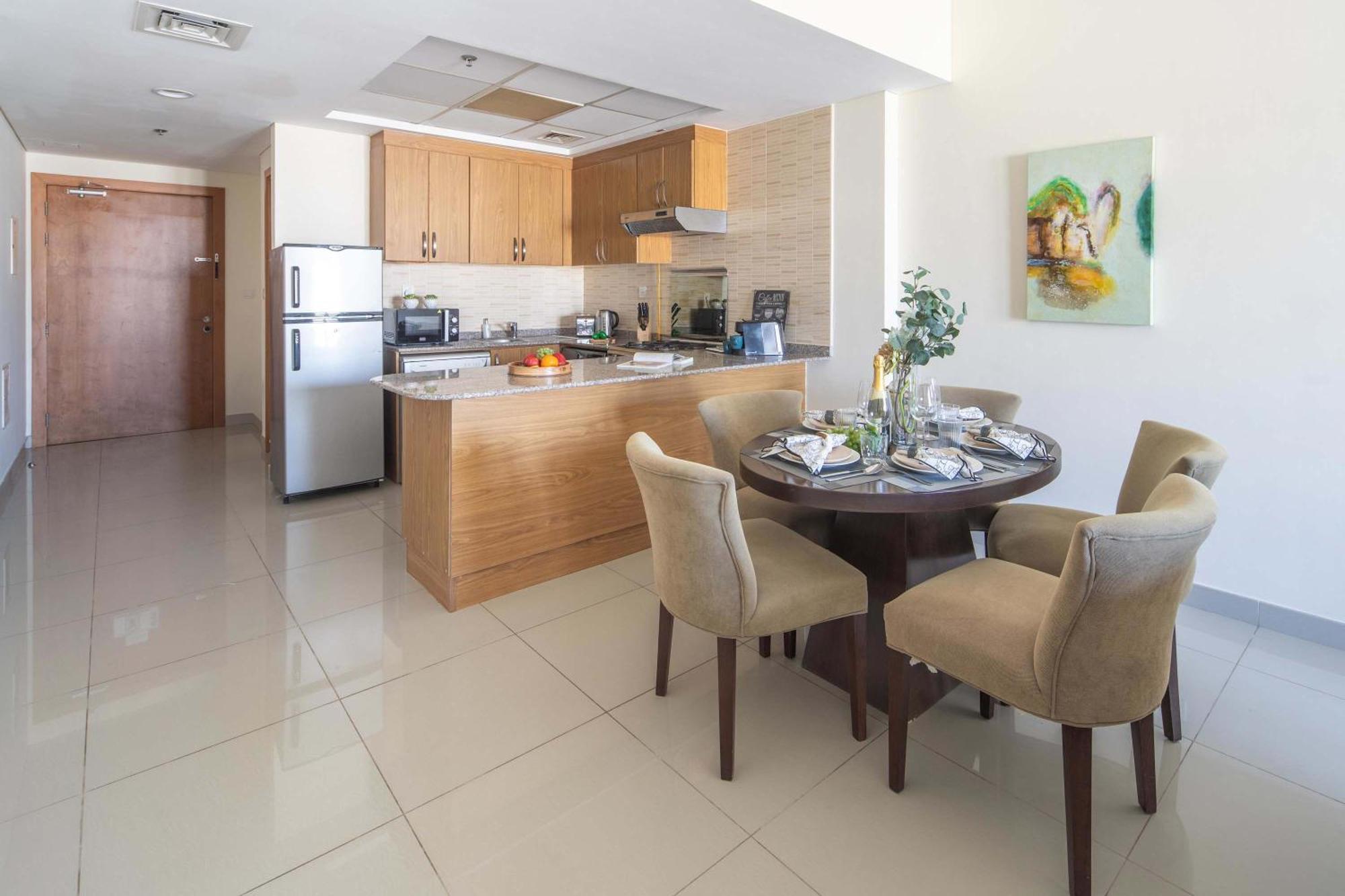 Apartment Frank Porter - Suburbia *