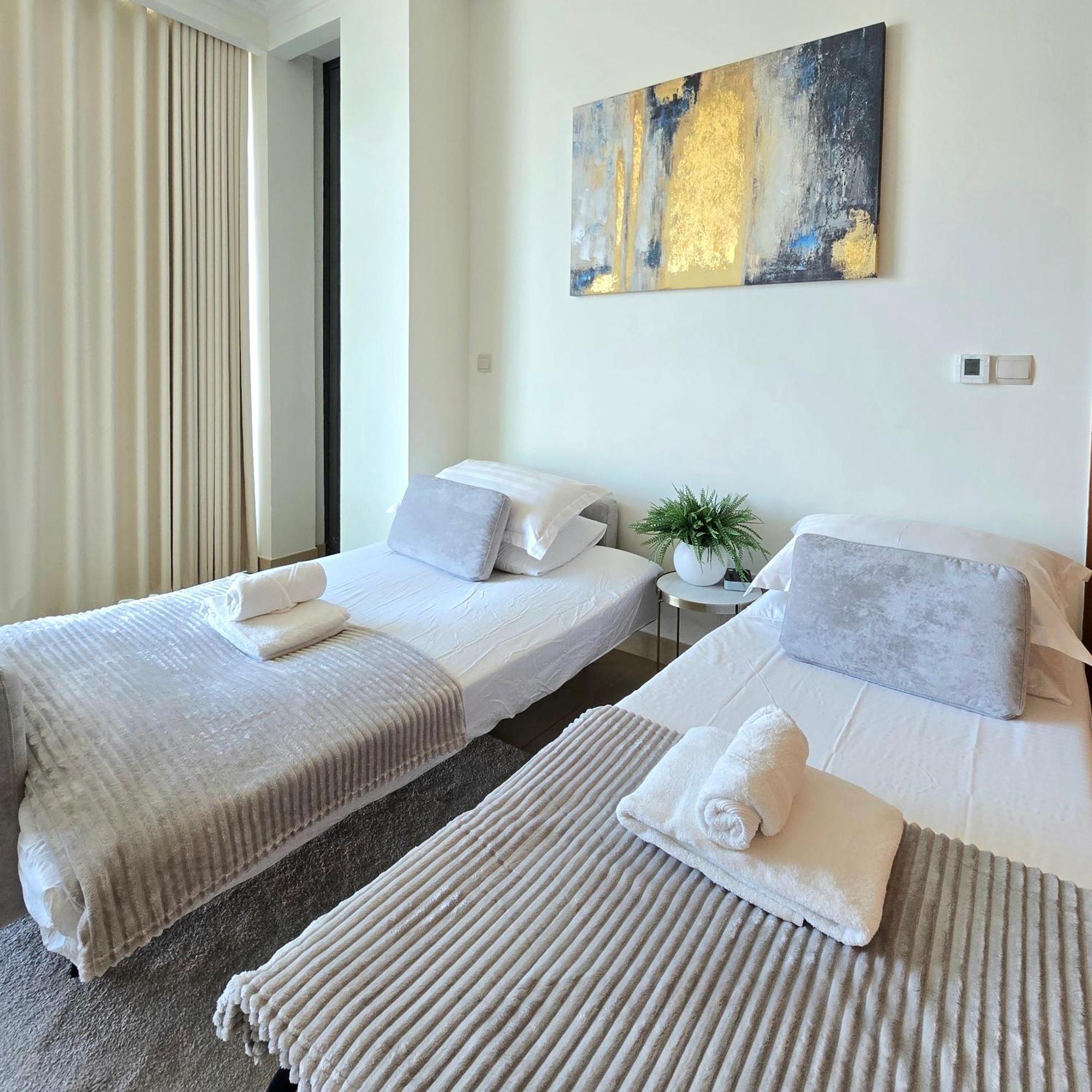 Perfect View W/ Direct Access To Mall & Metro Apartment Dubai