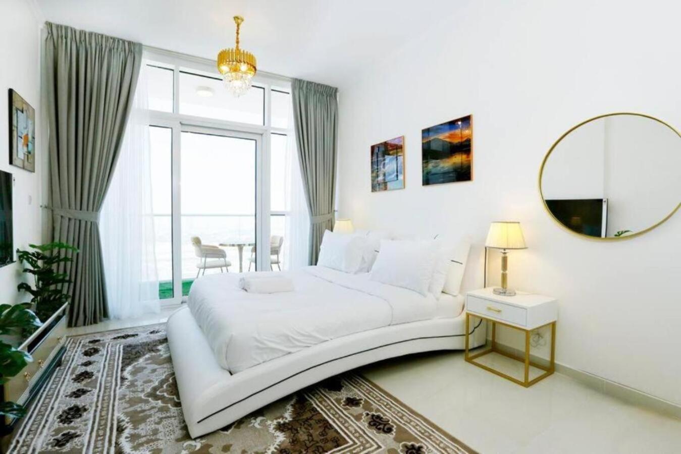 Brown Stone - Carson View Daire Dubai