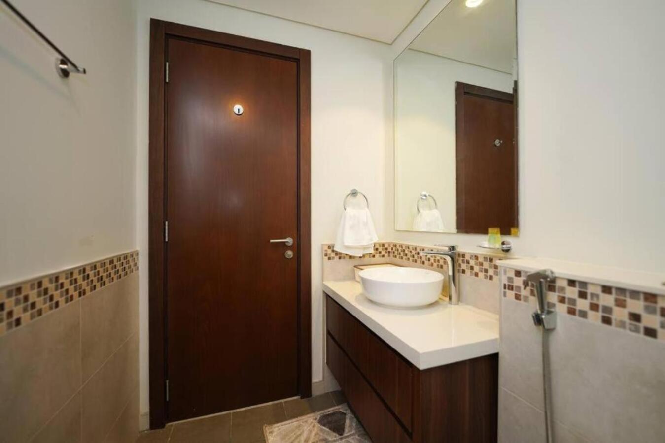 Brown Stone -canal View Vera Ii Apartment Dubai