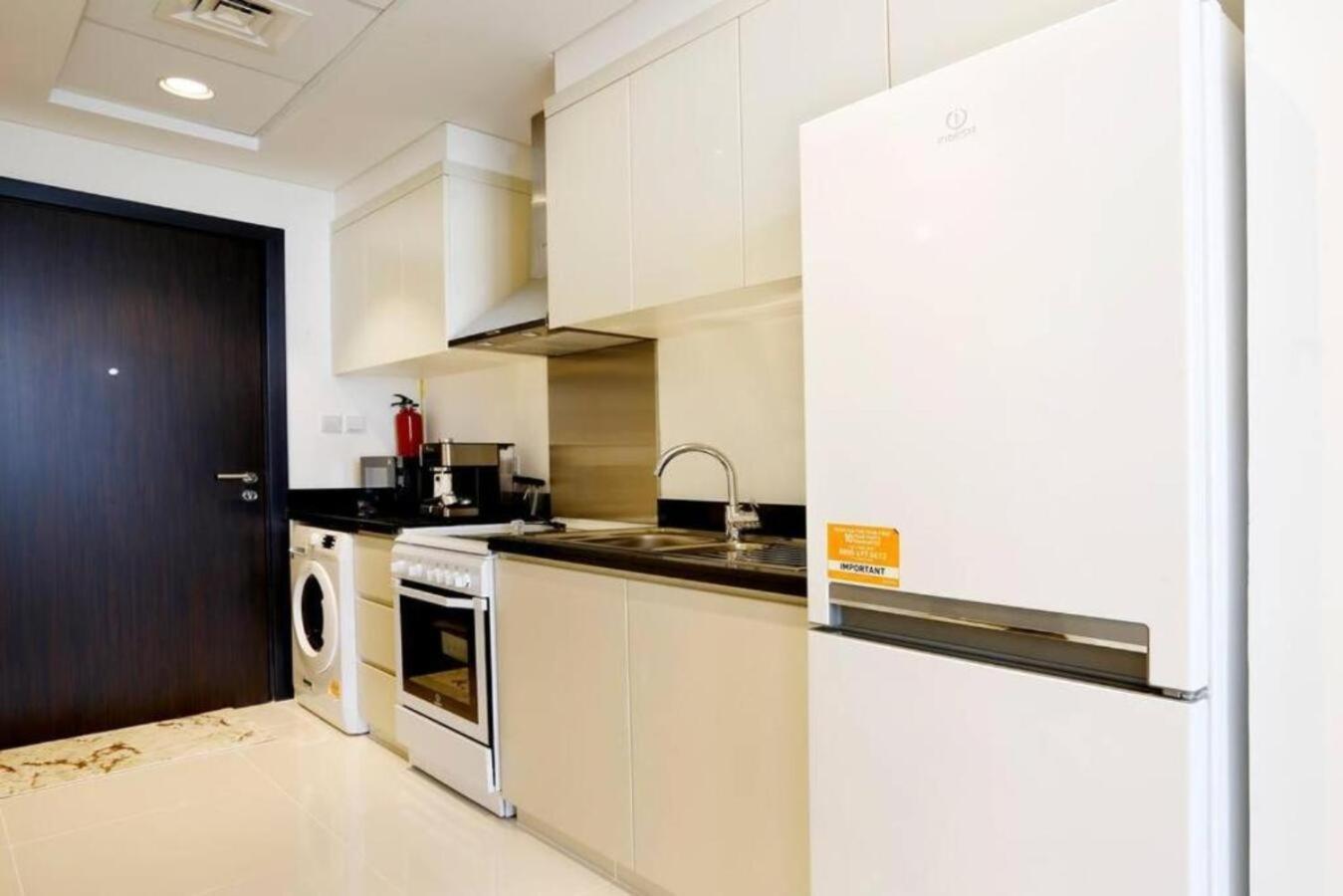 Brown Stone - Carson View Daire Dubai