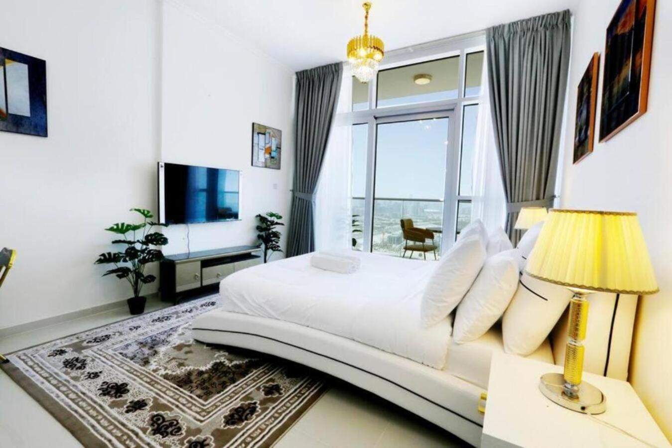 Brown Stone - Carson View Daire Dubai