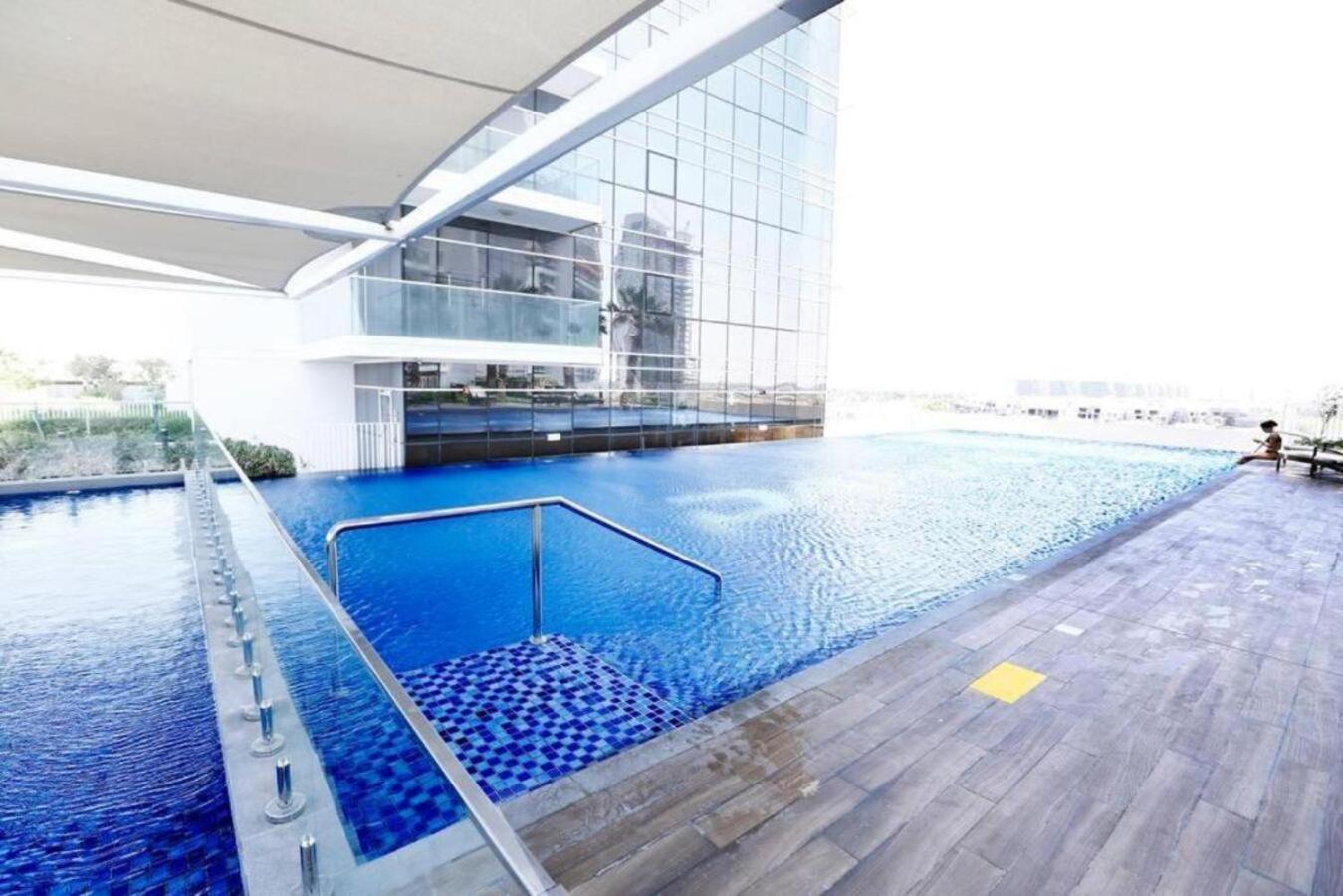 Brown Stone - Carson View Daire Dubai