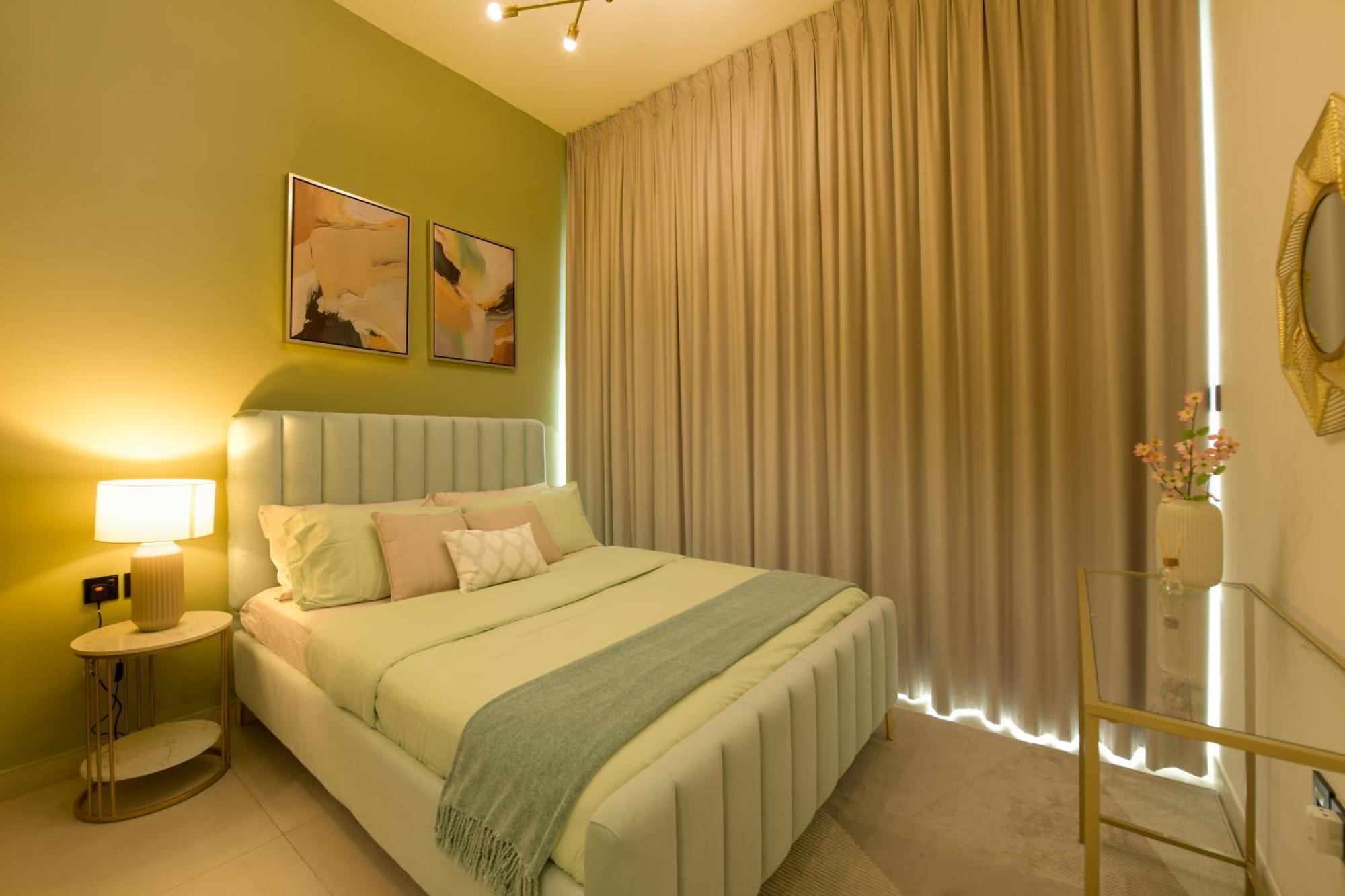 Burj Khalifa Poolview 1br For 4 People