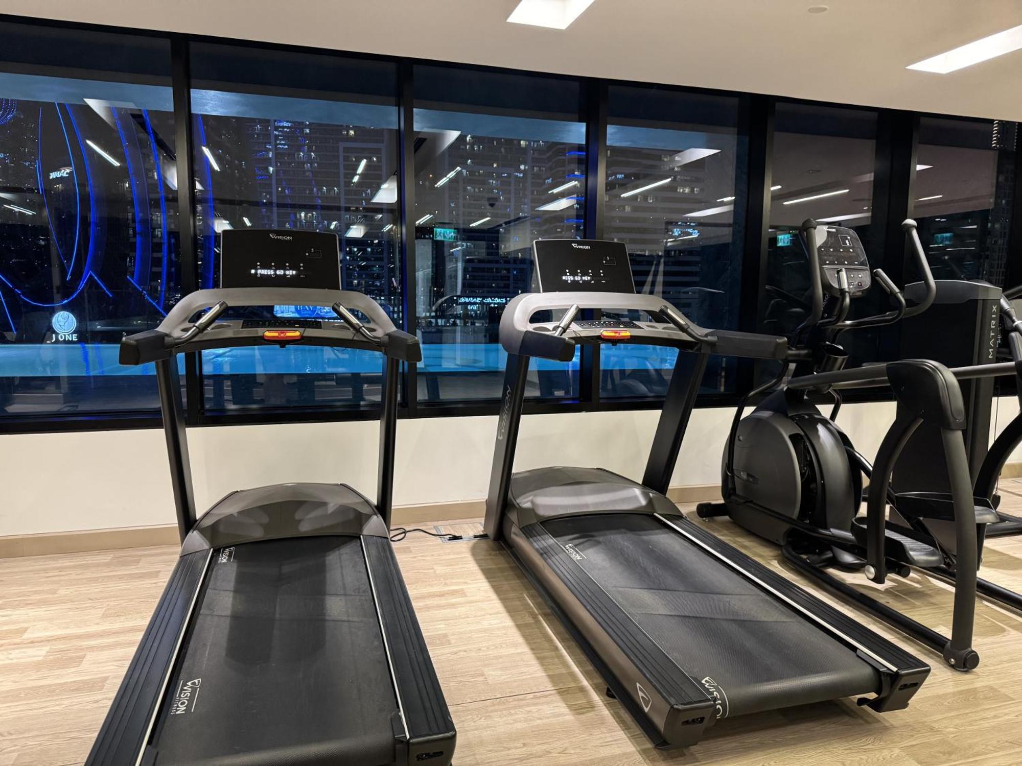 Apartment Burj Khalifa Poolview 1br For 4 People *
