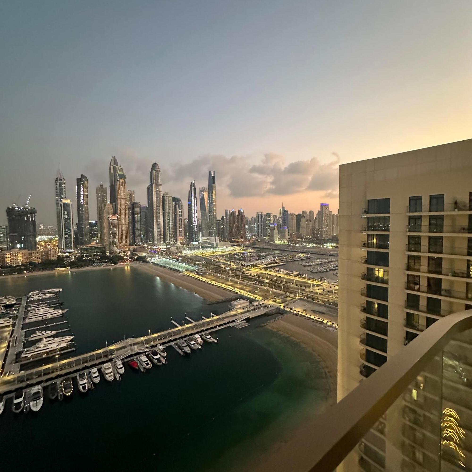 Amakin Beachfront Palm Jumeirah Marina Vista 2 Daire *