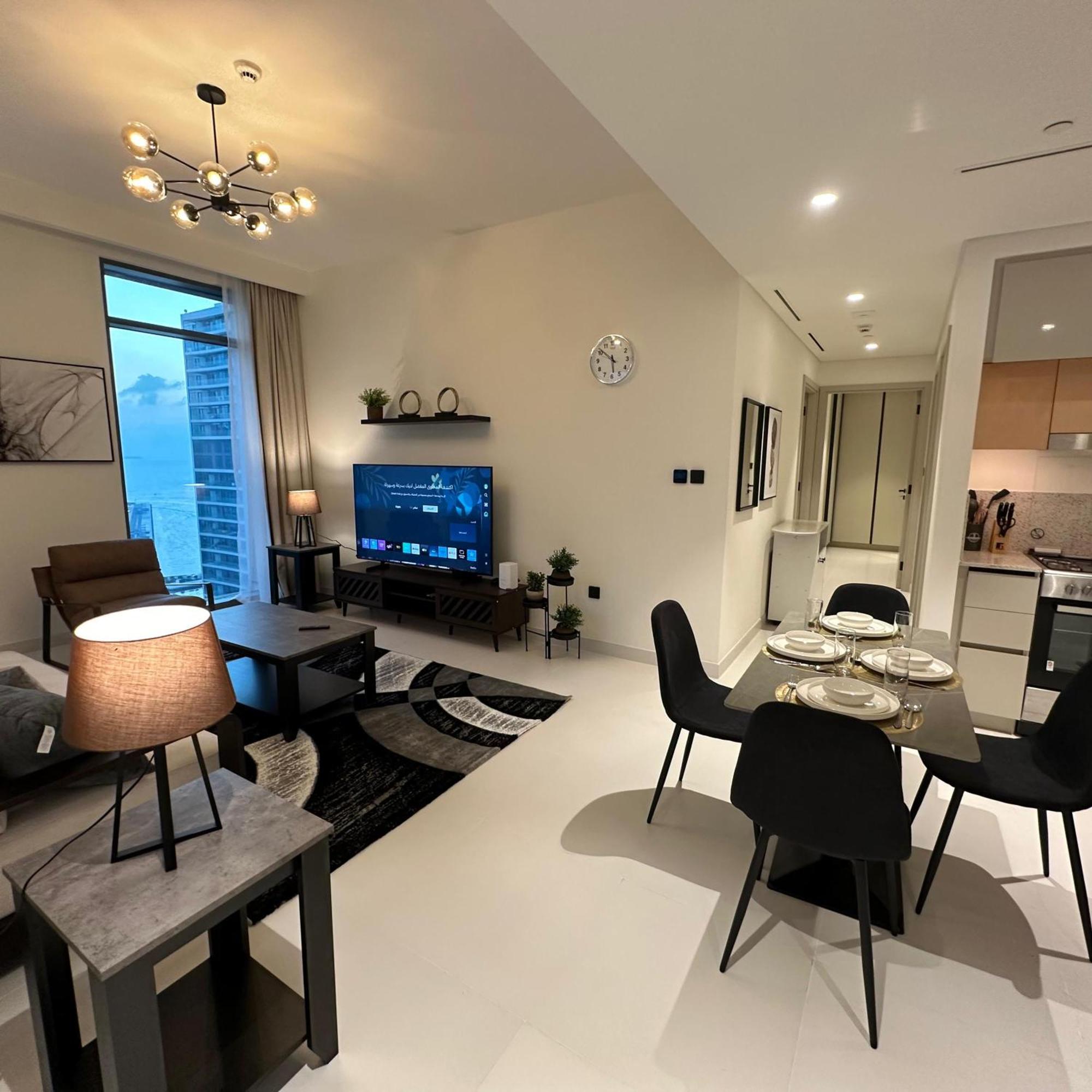 Amakin Beachfront Palm Jumeirah Marina Vista 2 Daire