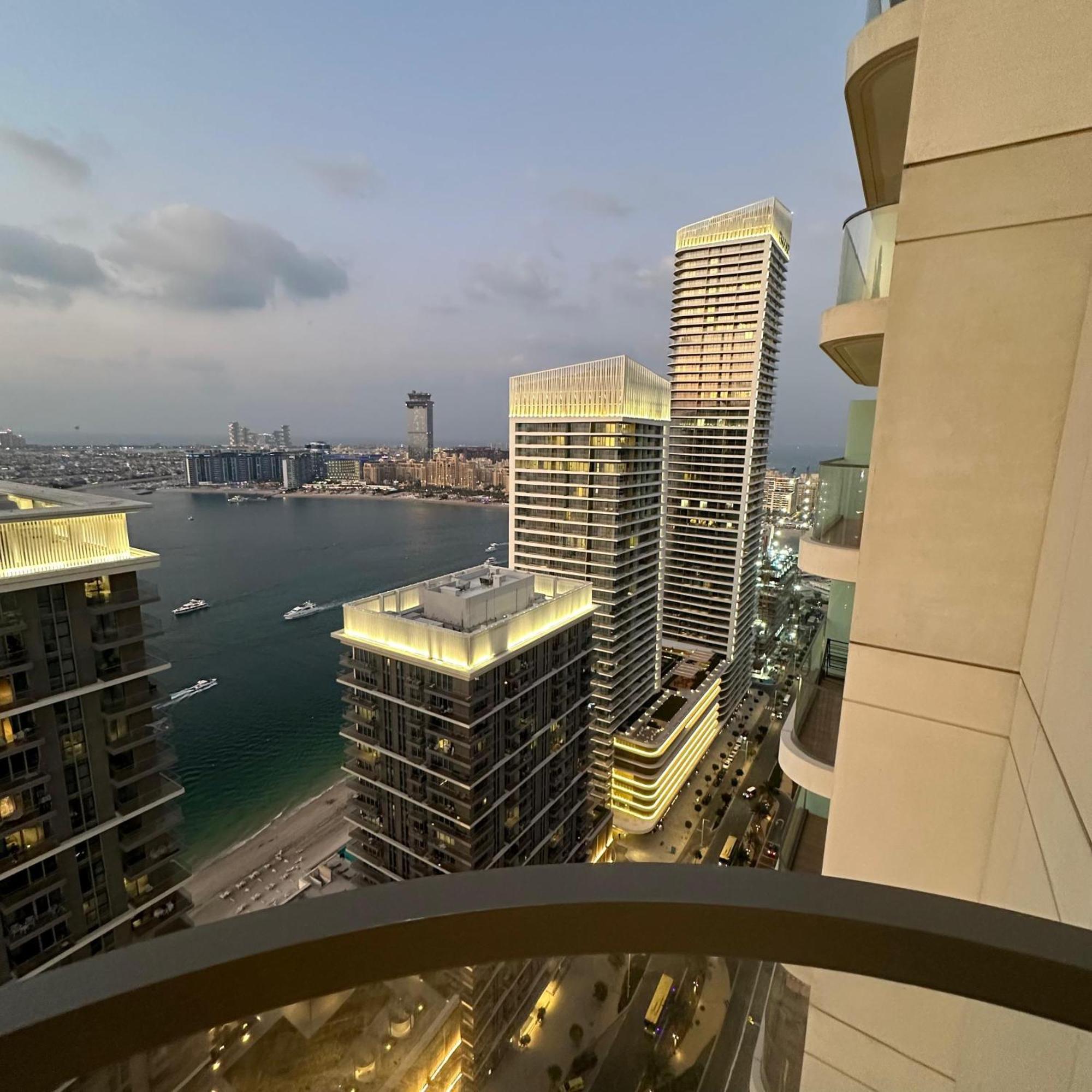 Daire Amakin Beachfront Palm Jumeirah Marina Vista 2