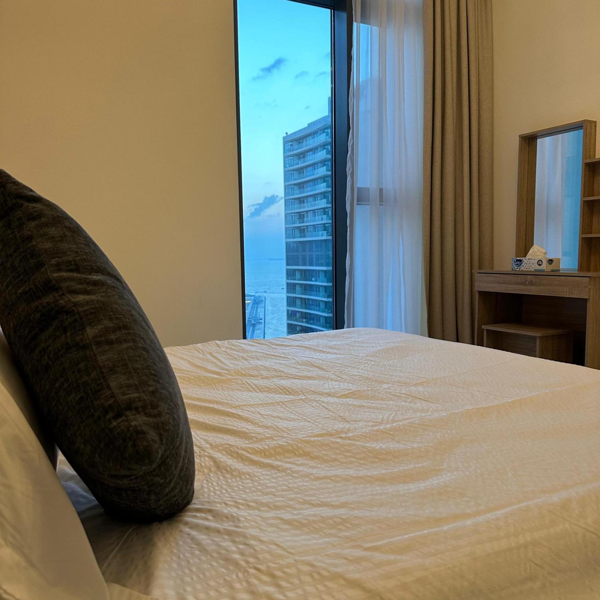 Amakin Beachfront Palm Jumeirah Marina Vista 2 *