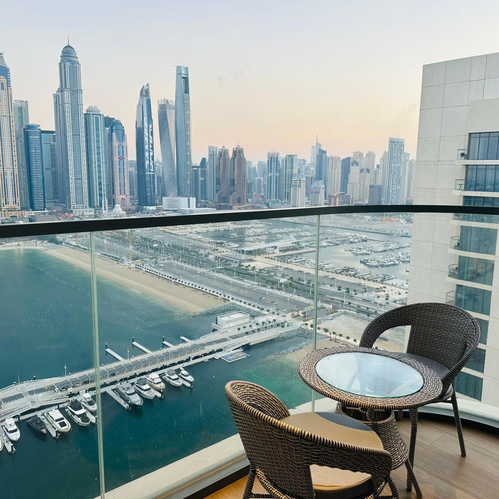 Daire Amakin Beachfront Palm Jumeirah Marina Vista 2