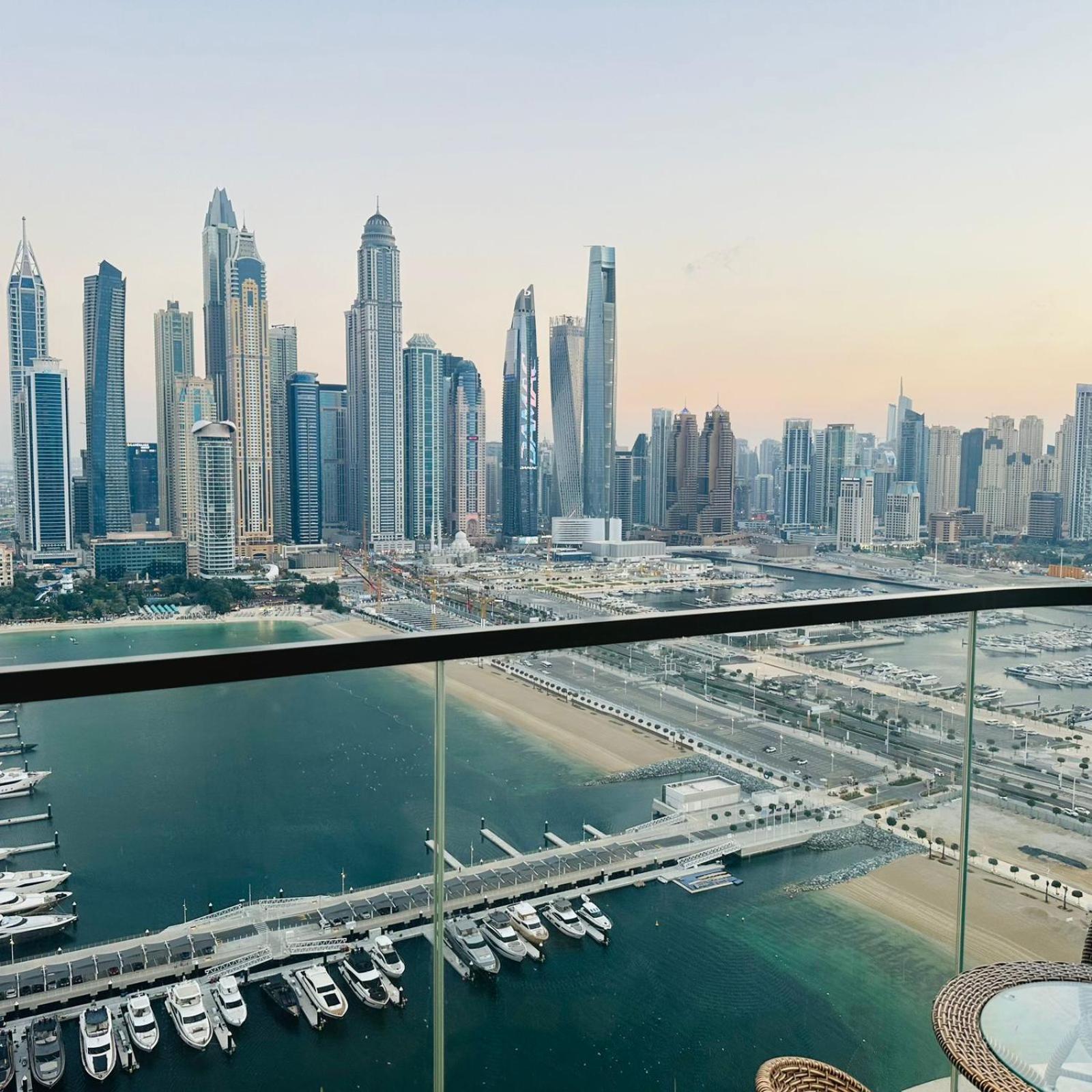 Amakin Beachfront Palm Jumeirah Marina Vista 2 Daire *