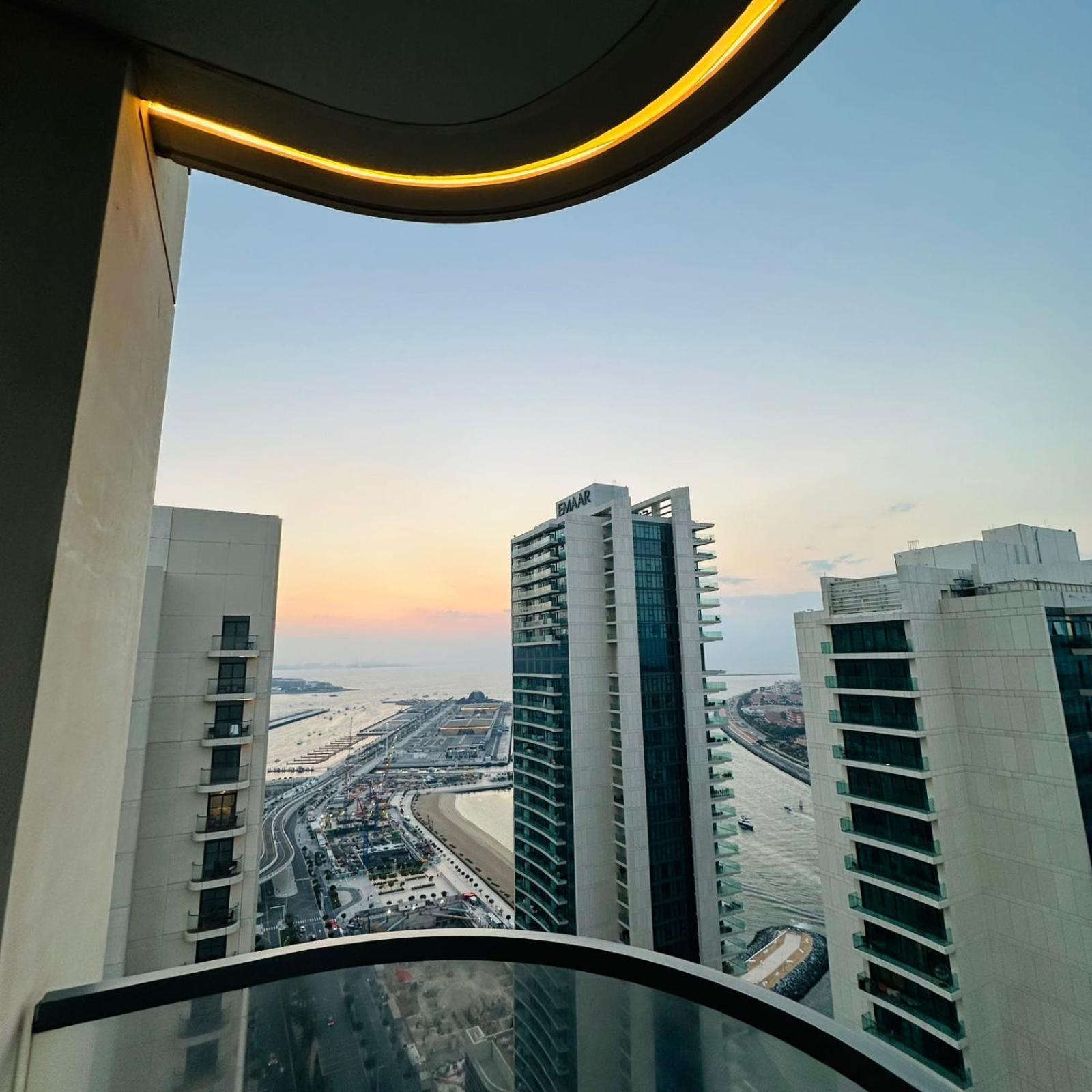 Amakin Beachfront Palm Jumeirah Marina Vista 2 Daire Dubai