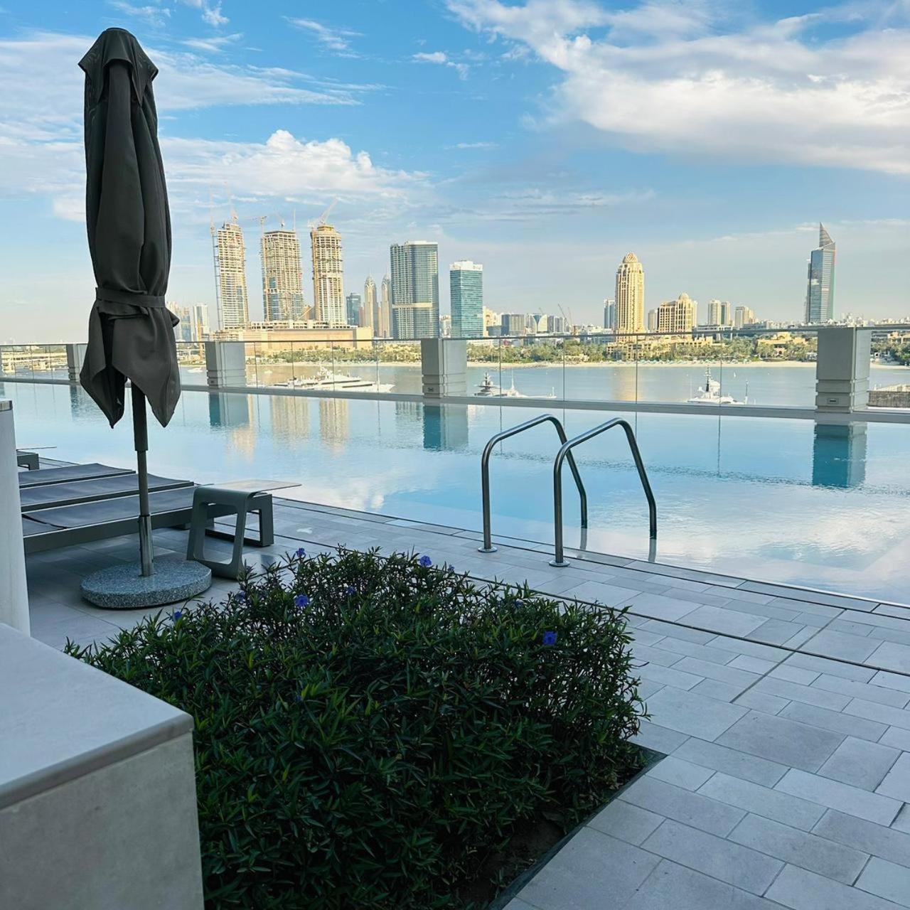 Amakin Beachfront Palm Jumeirah Marina Vista 2 *
