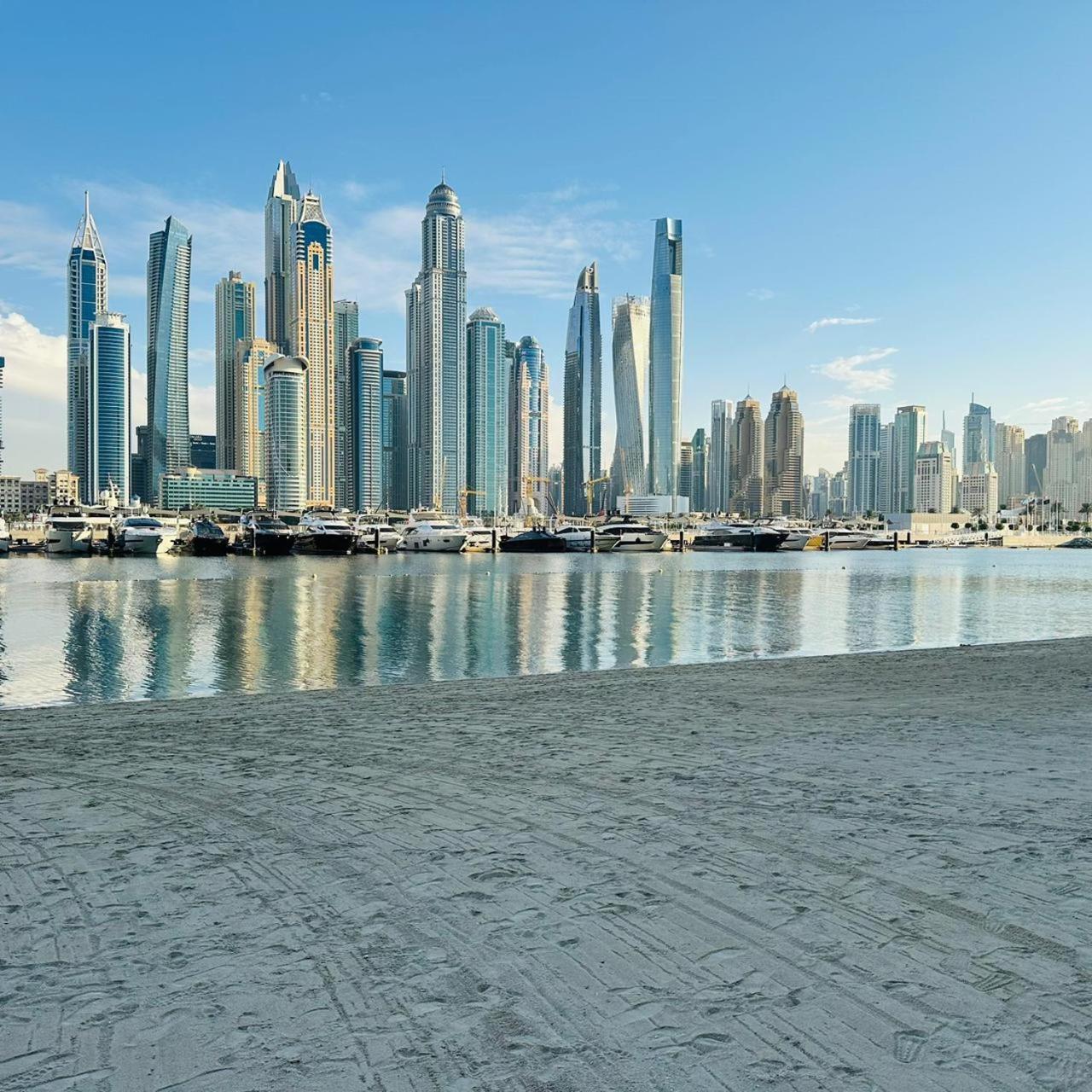 Amakin Beachfront Palm Jumeirah Marina Vista 2 Daire
