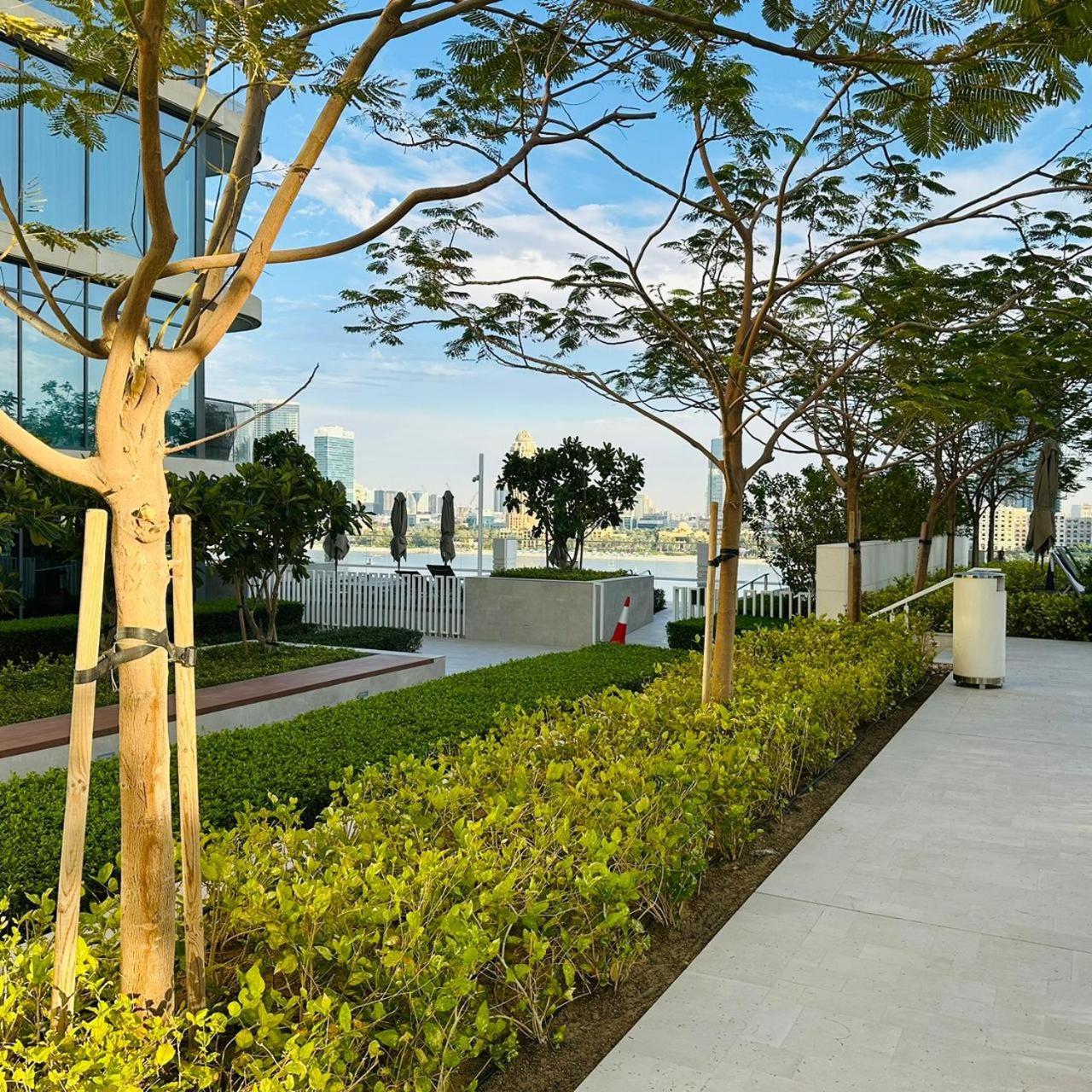 Amakin Beachfront Palm Jumeirah Marina Vista 2 *