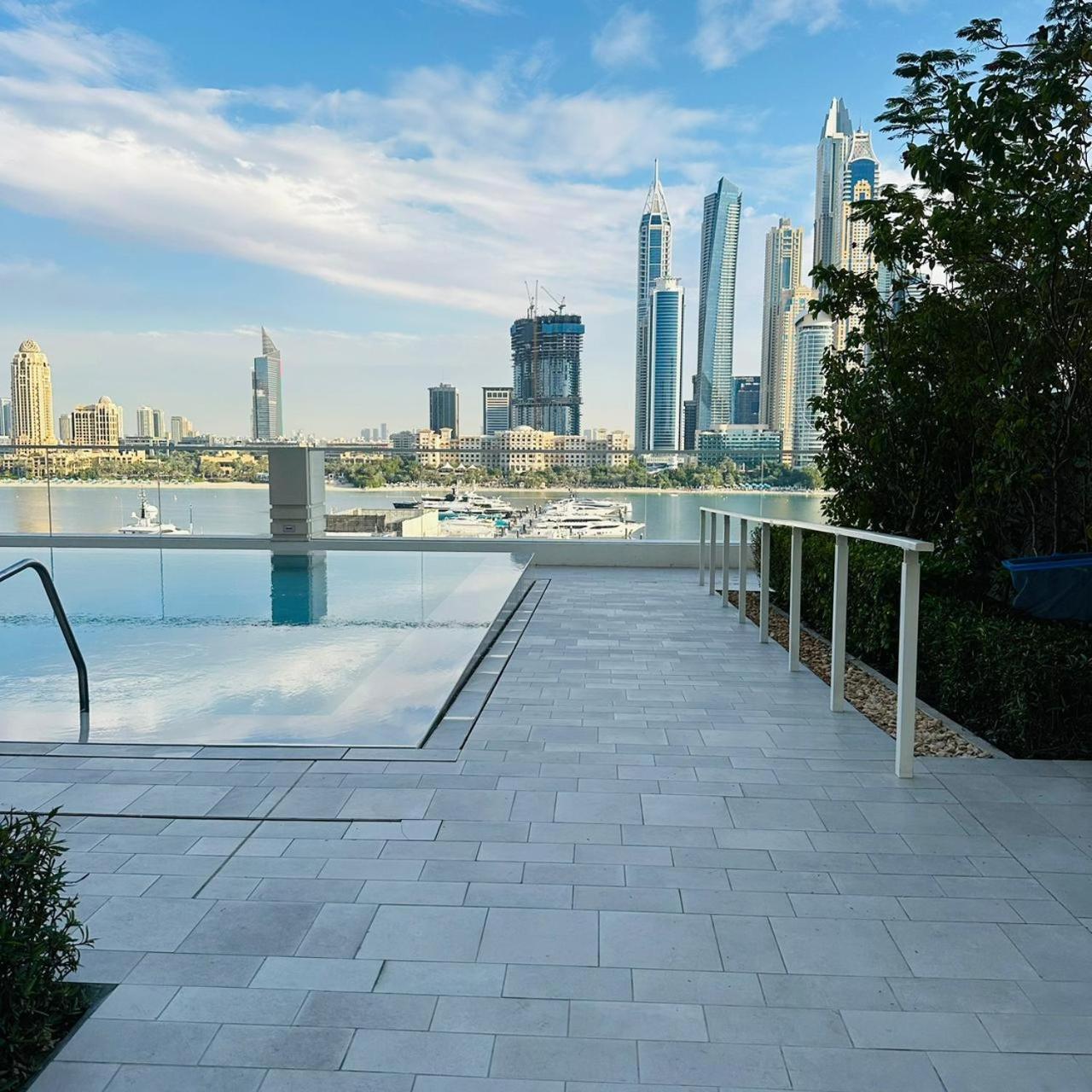 Amakin Beachfront Palm Jumeirah Marina Vista 2 Daire Dubai