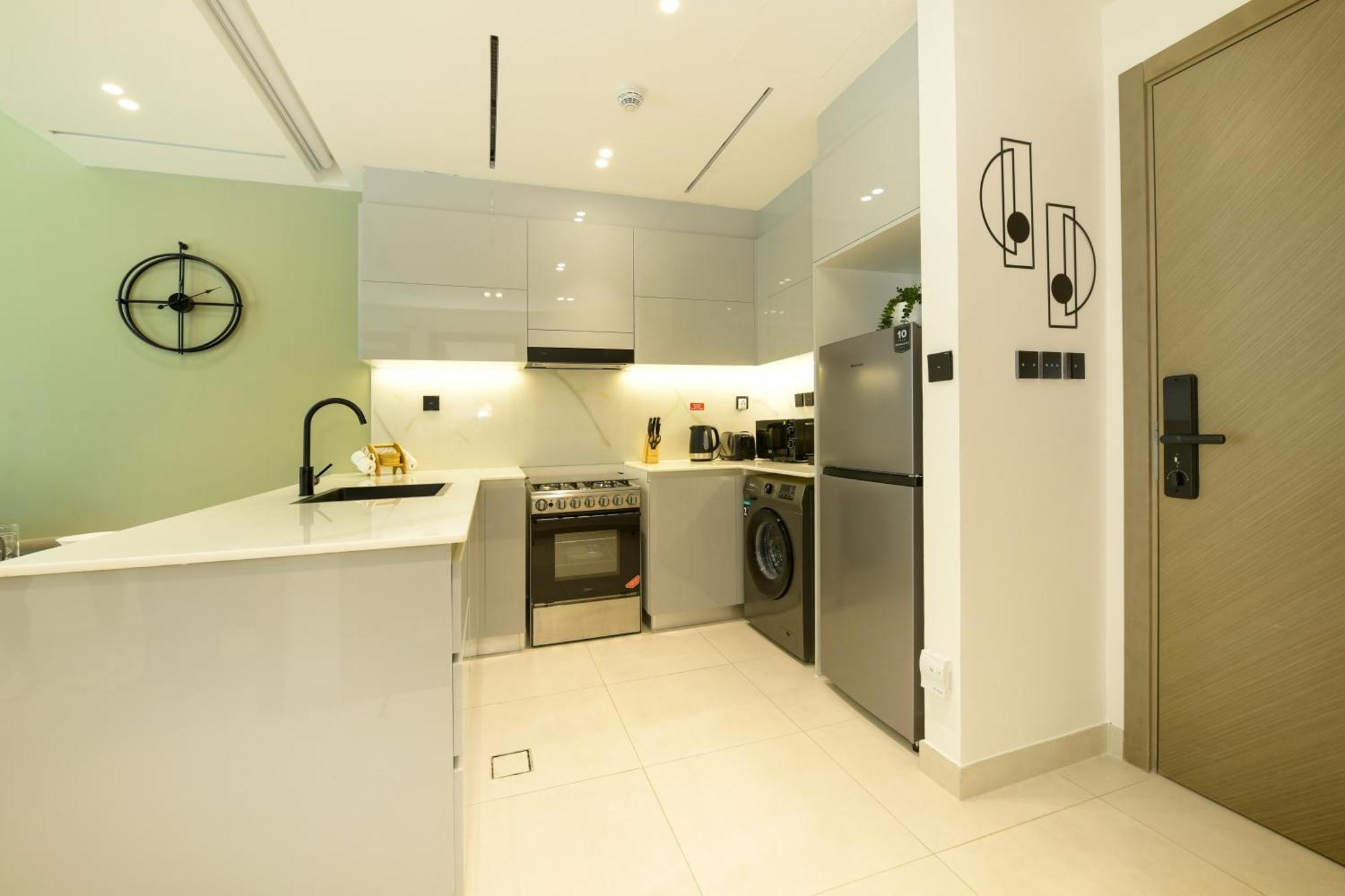 Burj Khalifa Poolview 1br For 4 People * Dubai