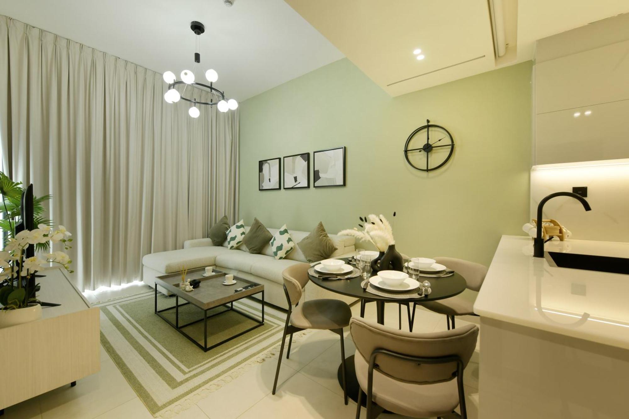 Burj Khalifa Poolview 1br For 4 People Apartment Dubai