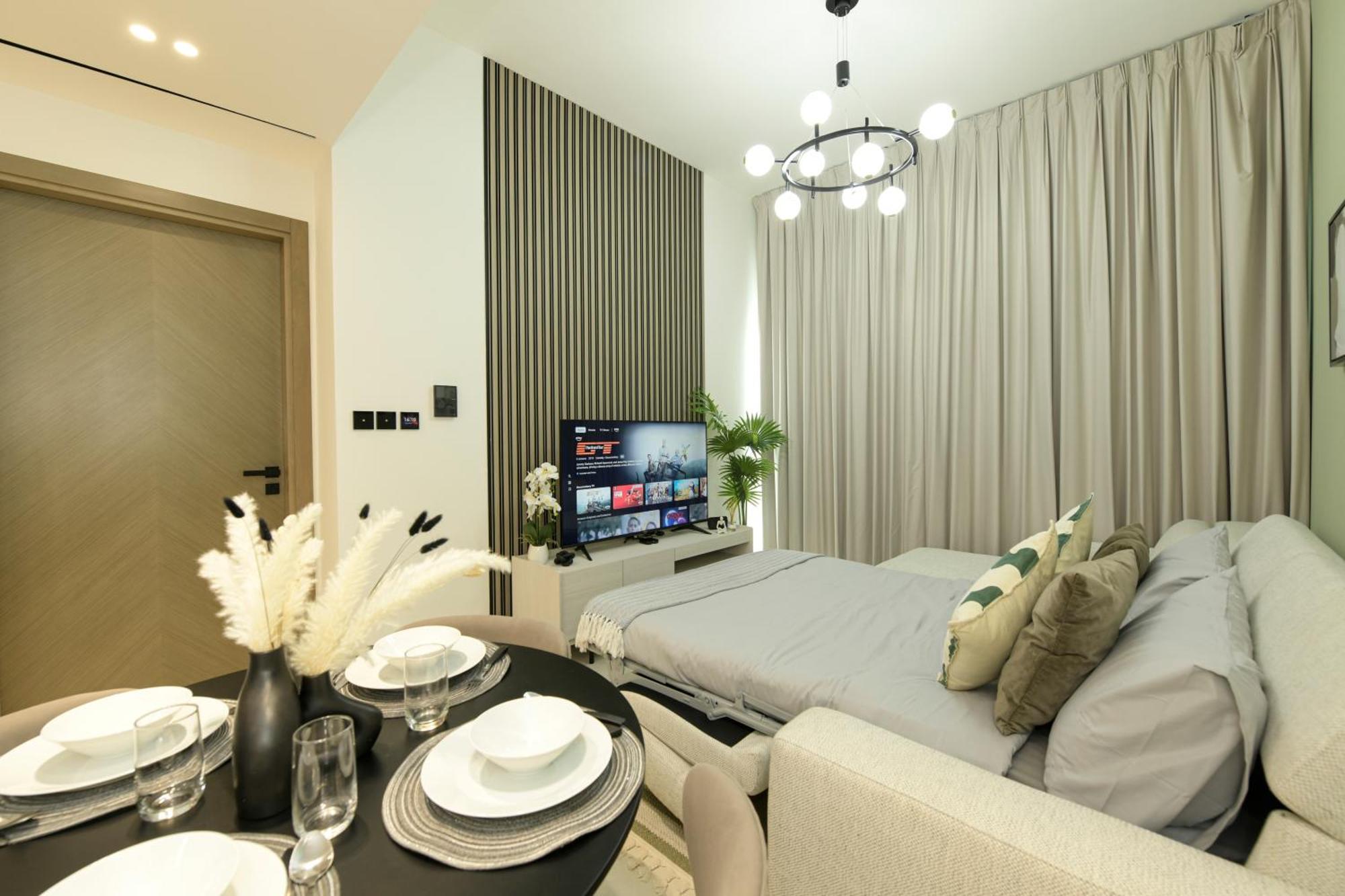 Burj Khalifa Poolview 1br For 4 People Dubai