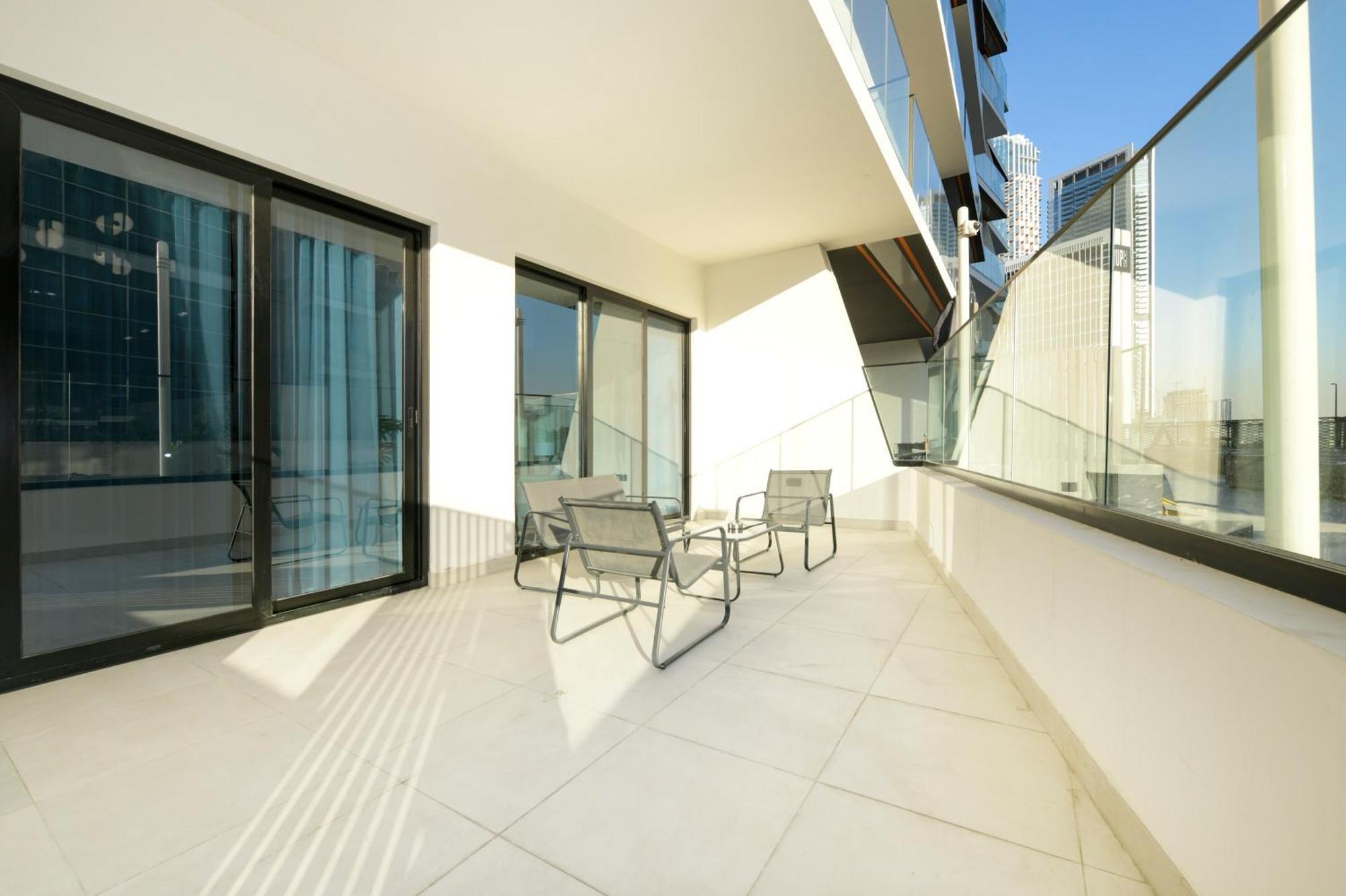Apartment Burj Khalifa Poolview 1br For 4 People Dubai