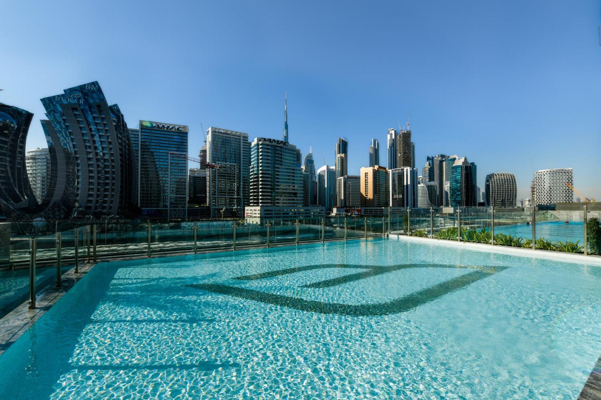Burj Khalifa Poolview 1br For 4 People