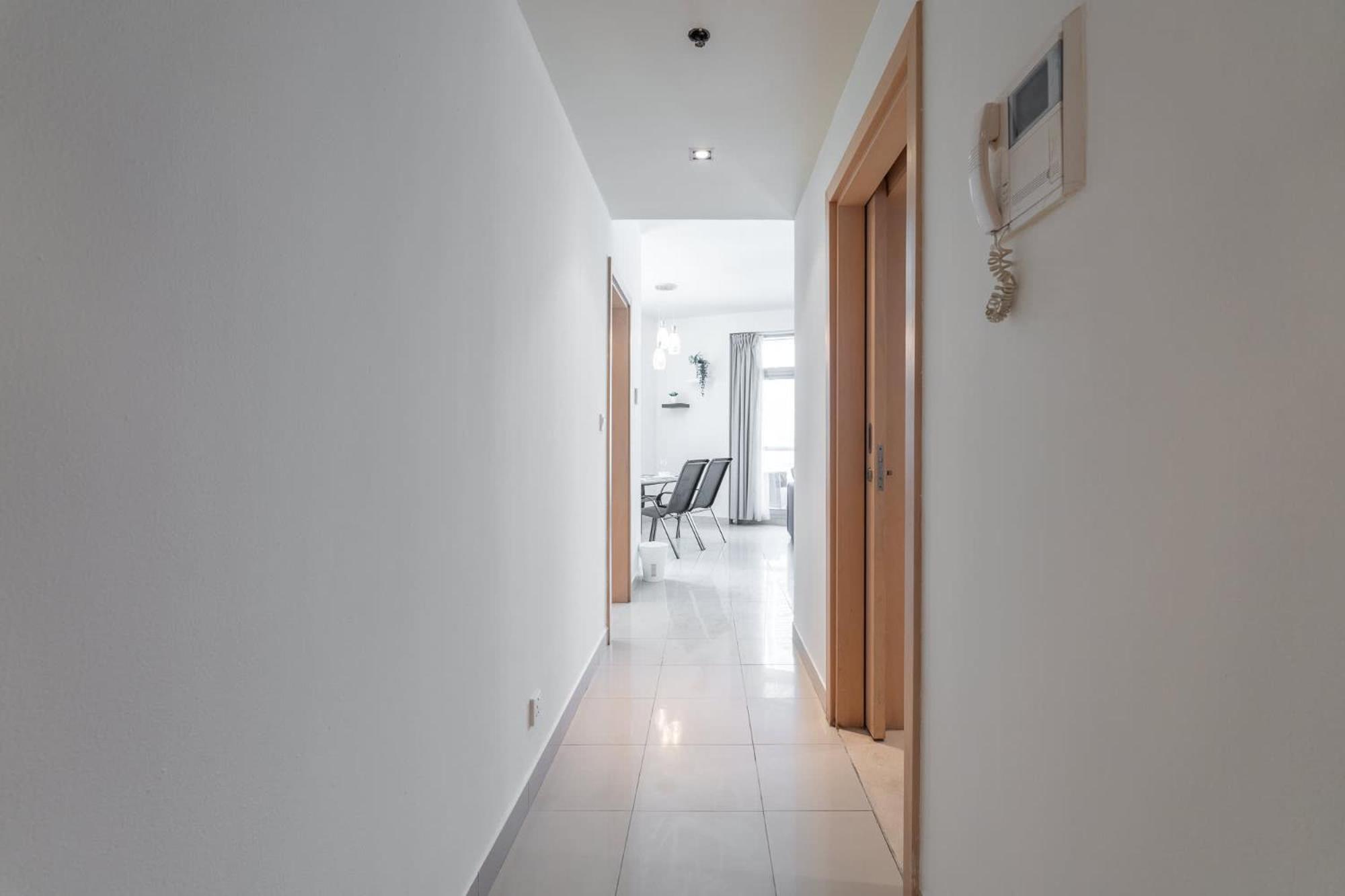 Stylish 1-bedroom For 4 In Marina Dubai