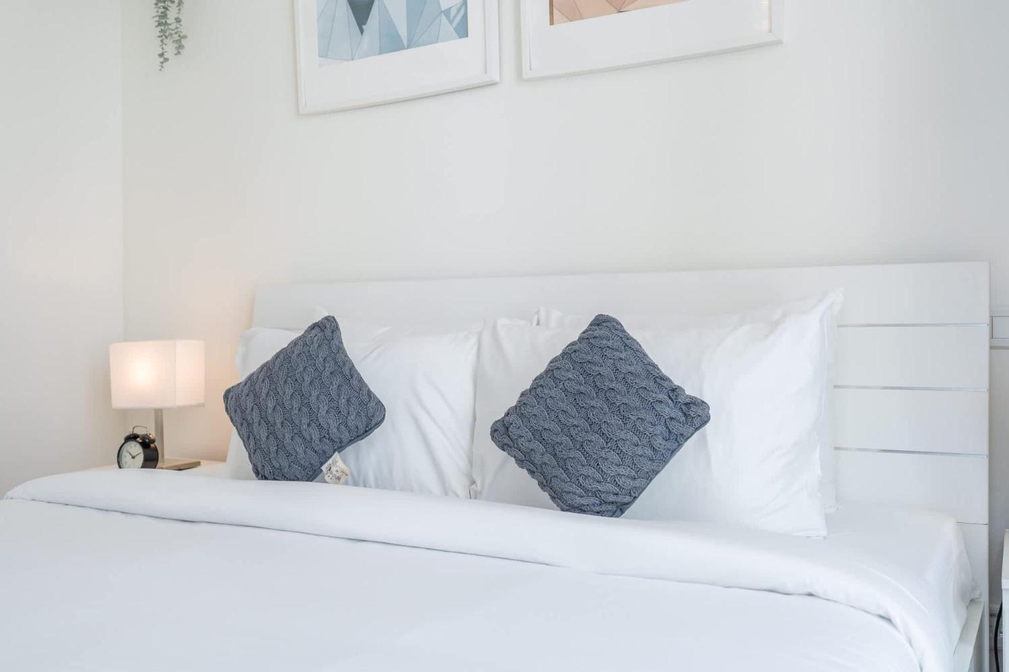 Apartment Stylish 1-bedroom For 4 In Marina *
