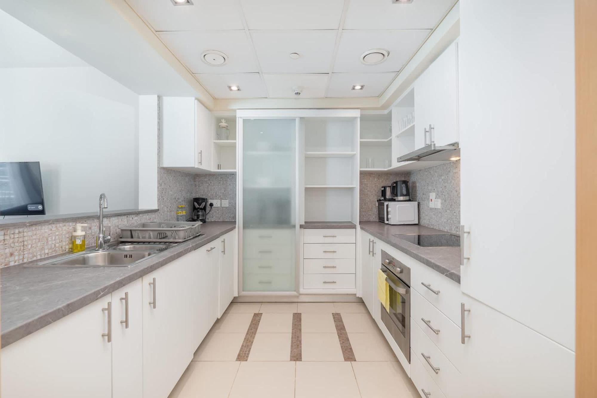 Apartment Stylish 1-bedroom For 4 In Marina