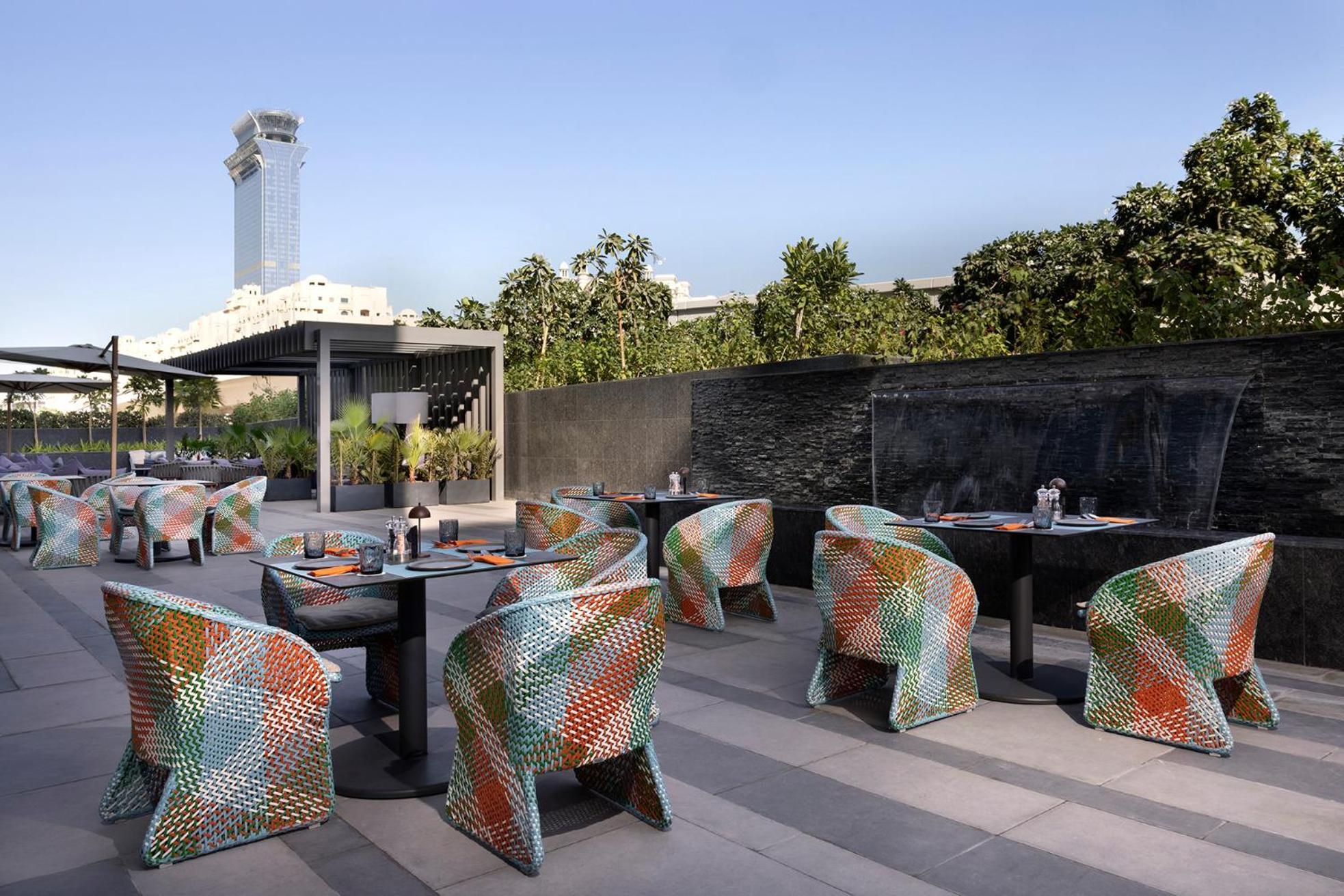 Tumbi West Palm Dubai,tapestry Collection Hilton Hotel