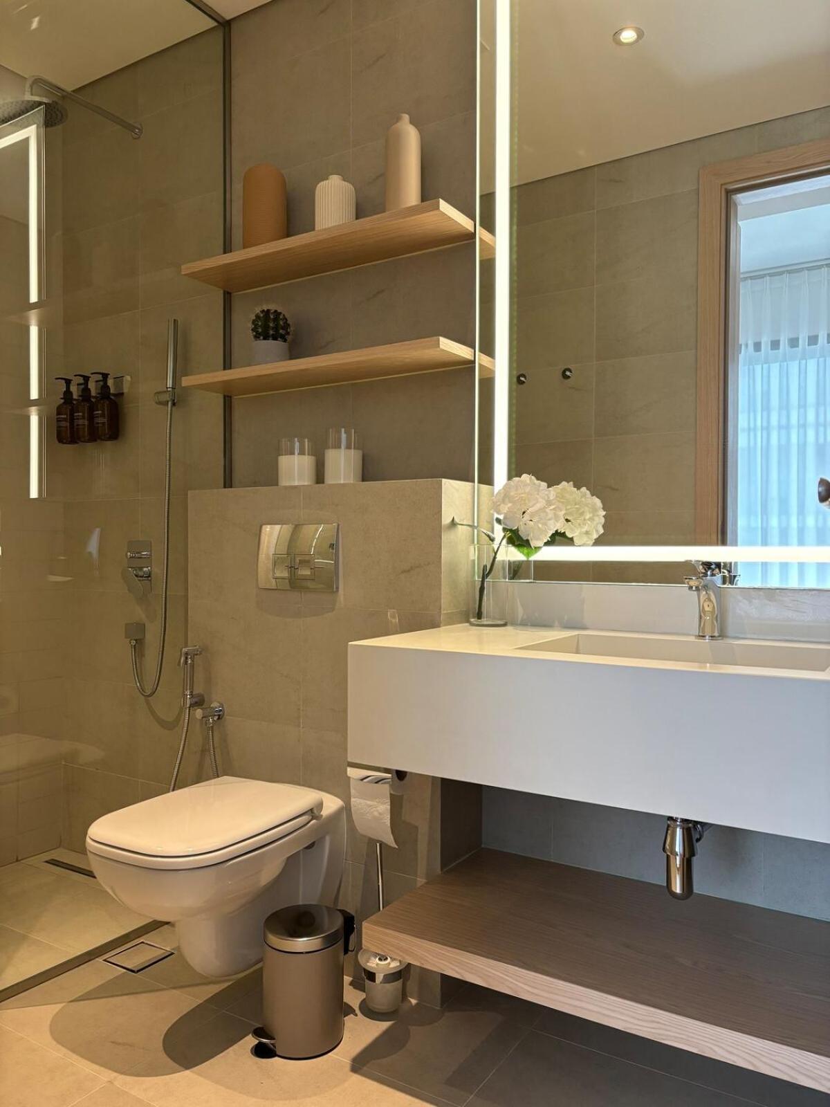 Modern Luxury Retreat In Jvc *