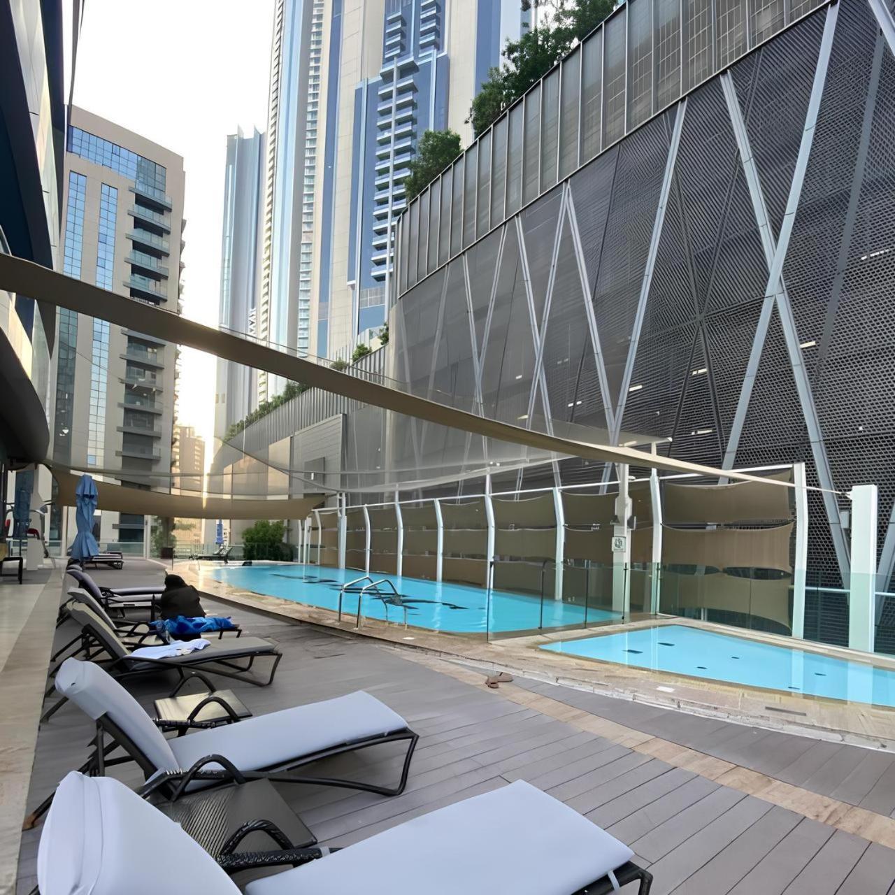 Luxe 2-br Sanctuary In Downtown With Pool And Gym Apartment