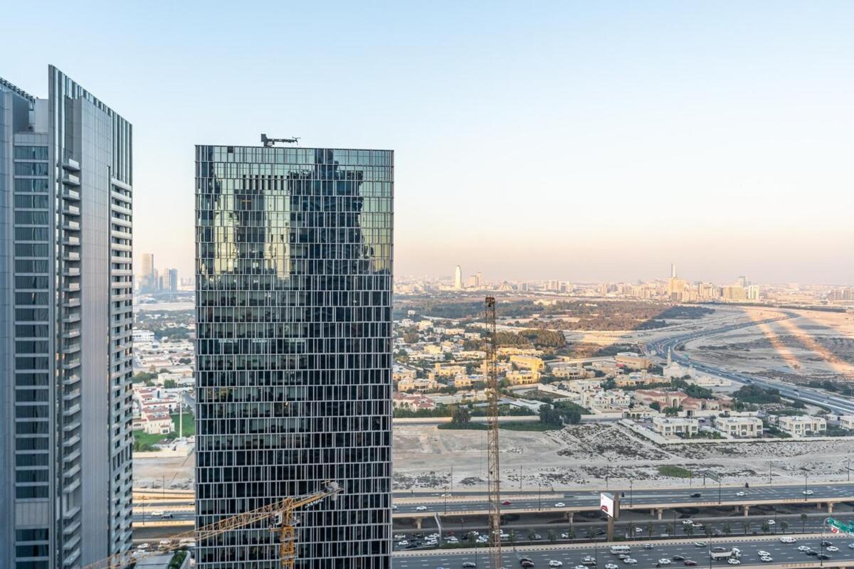 Luxe 2-br Sanctuary In Downtown With Pool And Gym Dubai