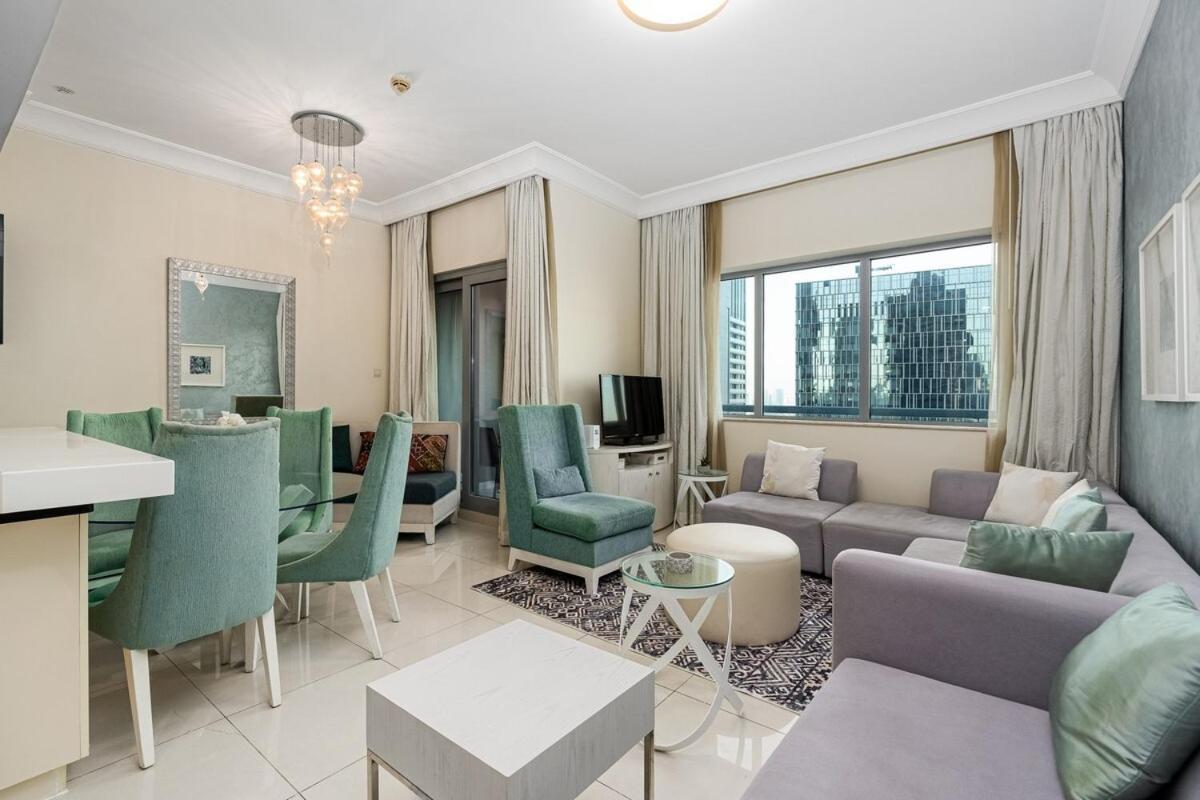 Luxe 2-br Sanctuary In Downtown With Pool And Gym Apartment Dubai