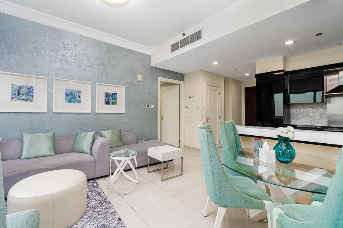 Luxe 2-br Sanctuary In Downtown With Pool And Gym Dubai