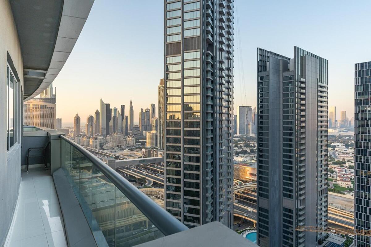 Luxe 2-br Sanctuary In Downtown With Pool And Gym Apartment *