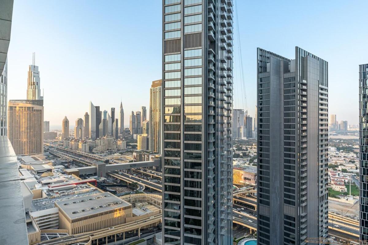 Luxe 2-br Sanctuary In Downtown With Pool And Gym *