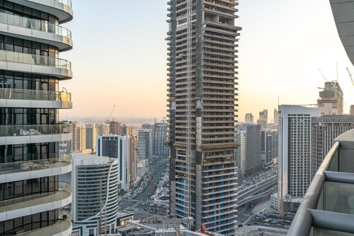 Luxe 2-br Sanctuary In Downtown With Pool And Gym Apartment Dubai