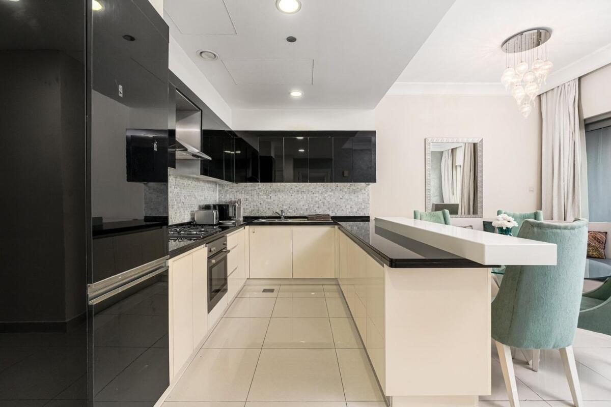 Luxe 2-br Sanctuary In Downtown With Pool And Gym Apartment Dubai