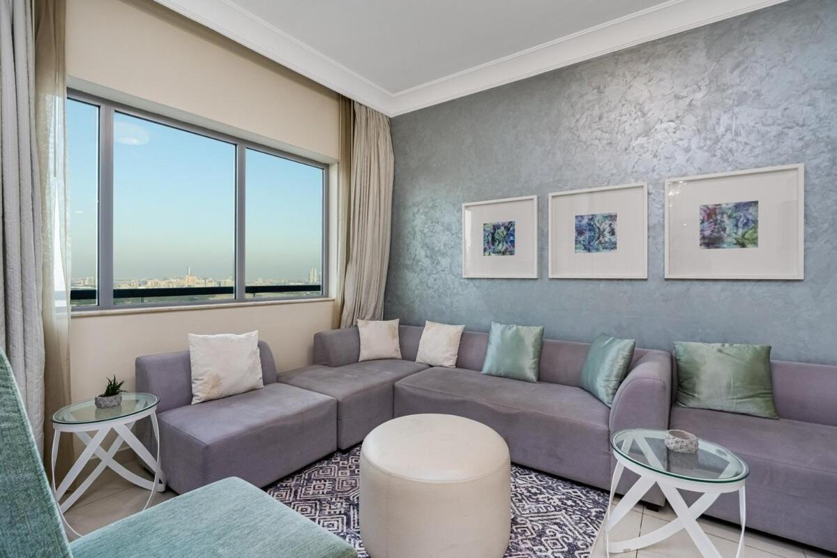 Luxe 2-br Sanctuary In Downtown With Pool And Gym Apartment