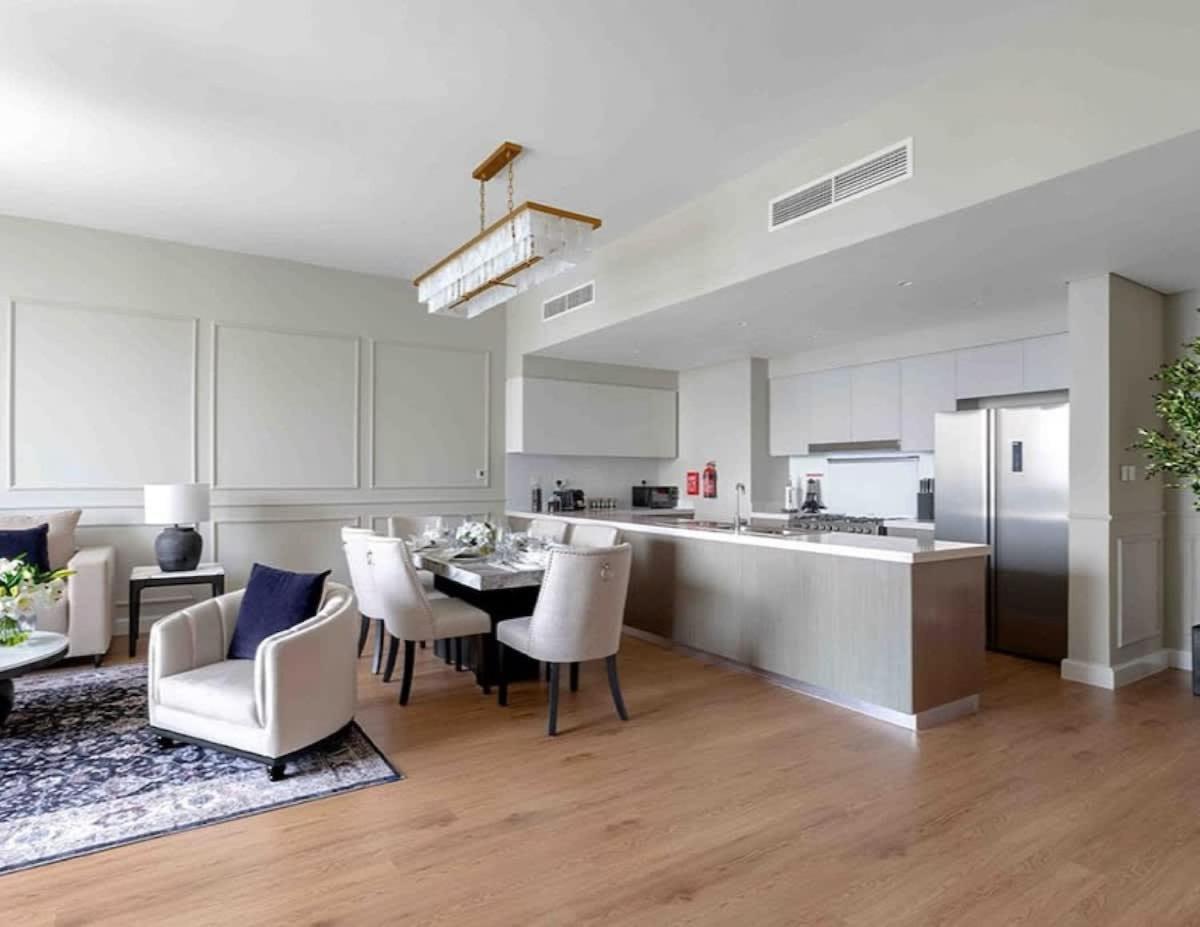 Luxurious 4br, Burj Khalifa & Full Fountain View, Downtown Apartment *