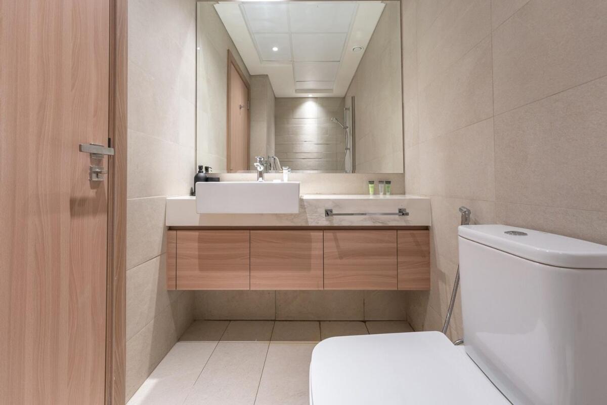 Serene At Azizi Riviera Near To Burj Khalifa Apartment