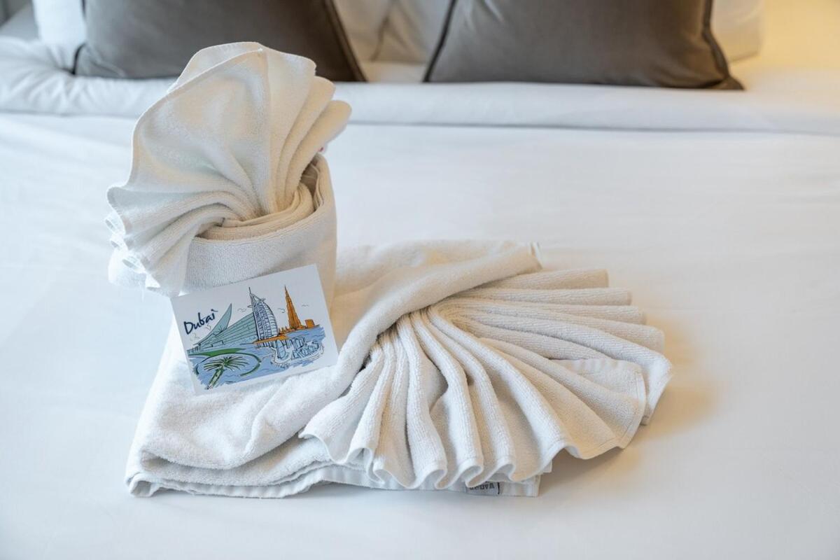 Serene At Azizi Riviera Near To Burj Khalifa Apartment *