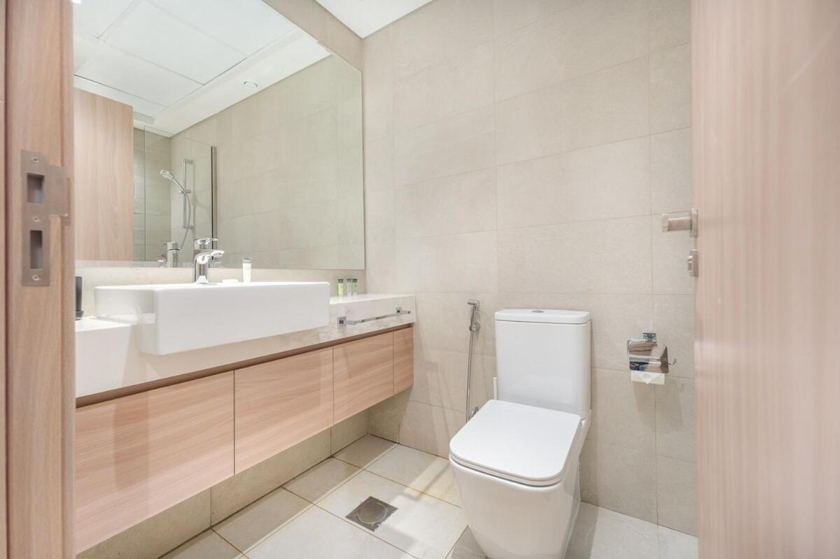 Serene At Azizi Riviera Near To Burj Khalifa Apartment Dubai