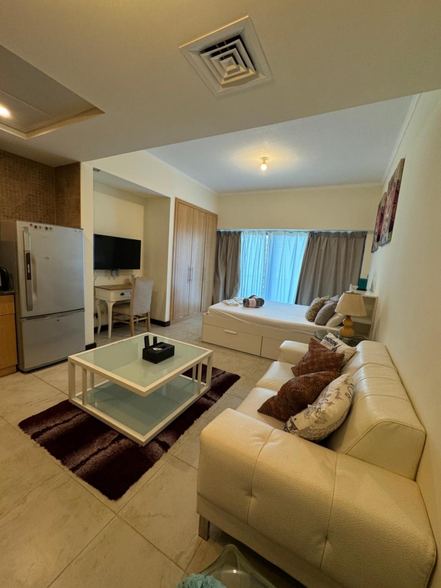 Click - Jlt - & Balcony Lakes View Entire -ra