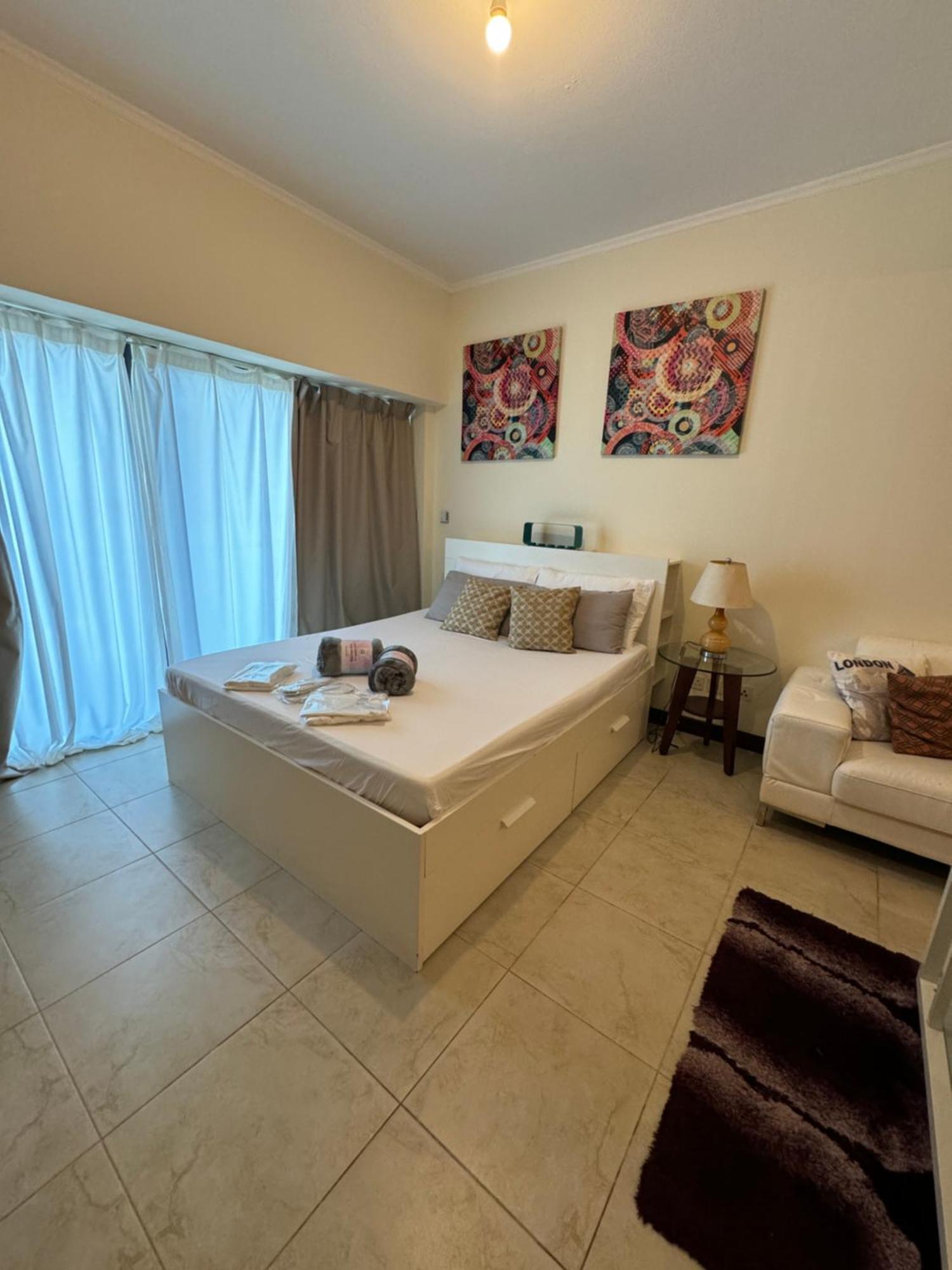 Click - Jlt - & Balcony Lakes View Entire -ra *