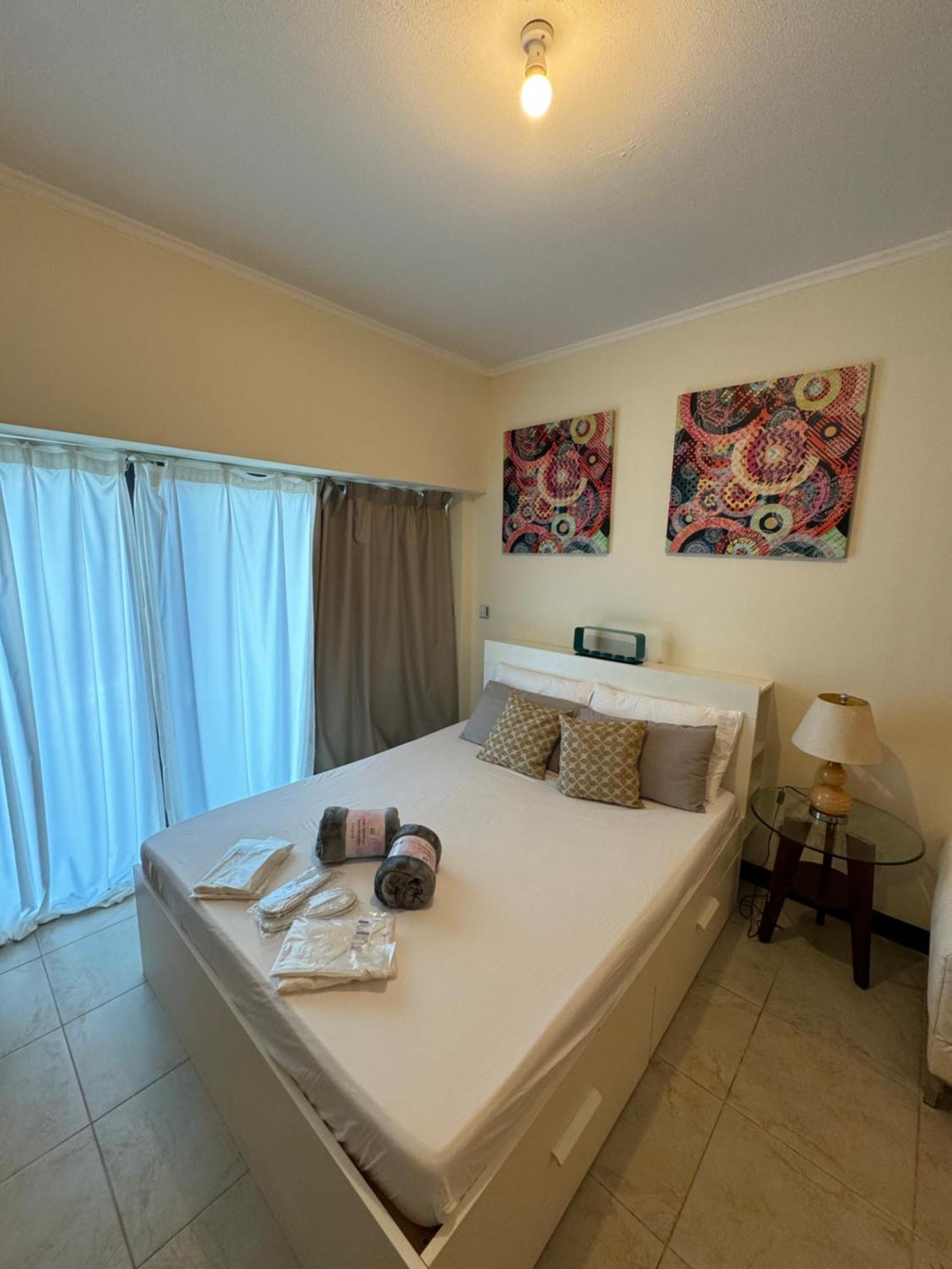 Click - Jlt - & Balcony Lakes View Entire -ra